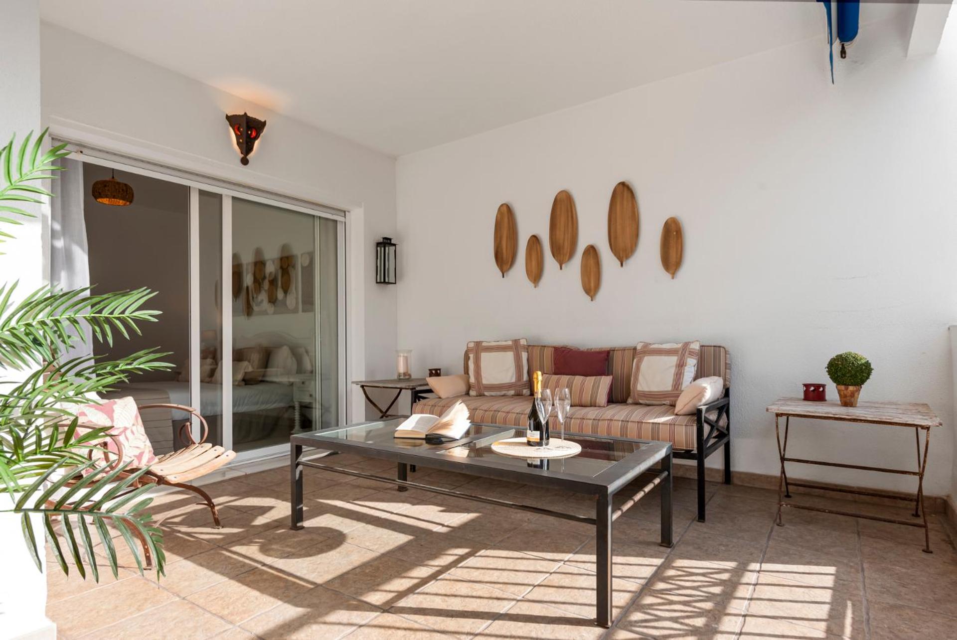 2 bedroom apartment in Medina Garden view 3