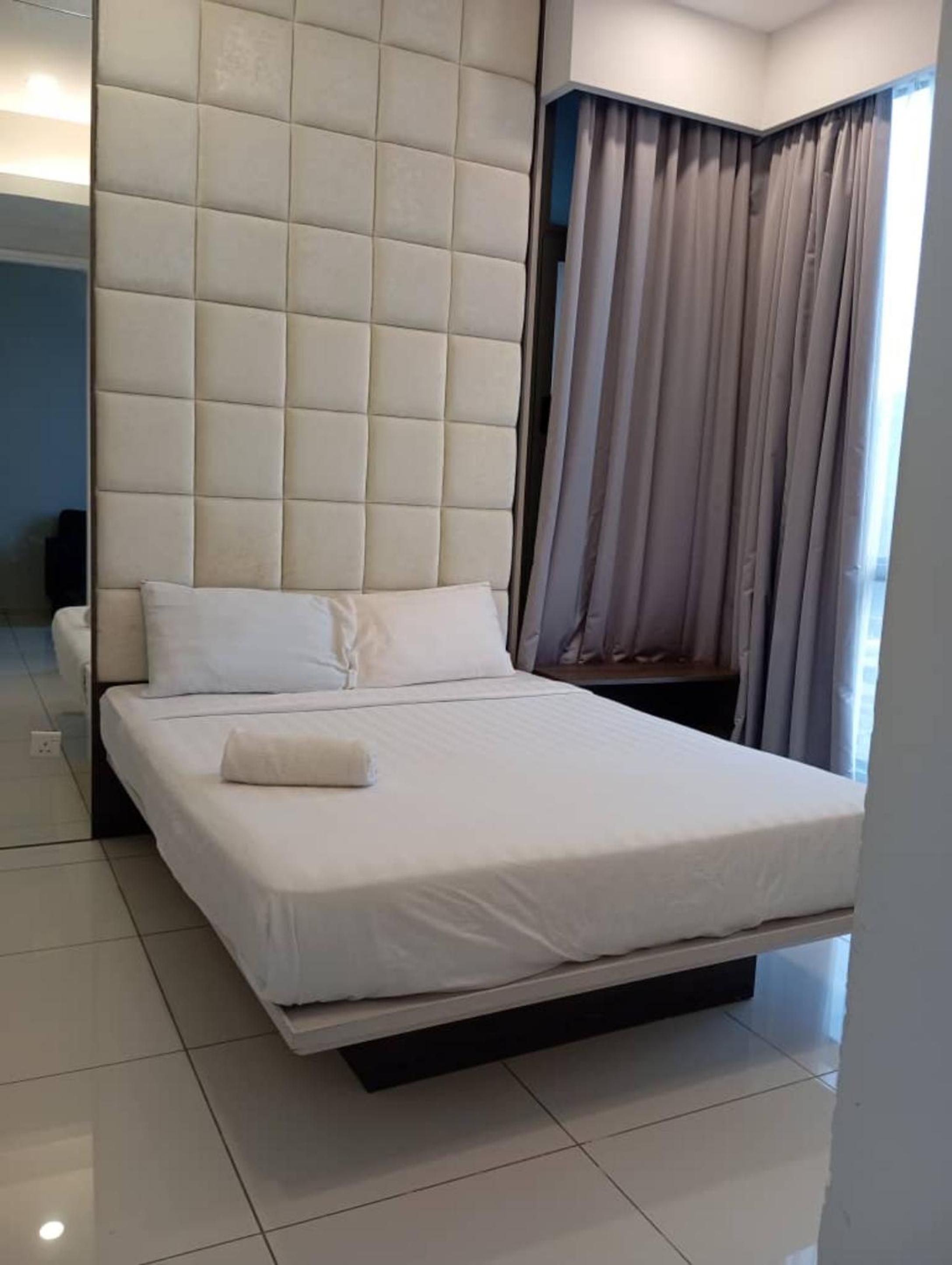 Robertson Special Suite KL