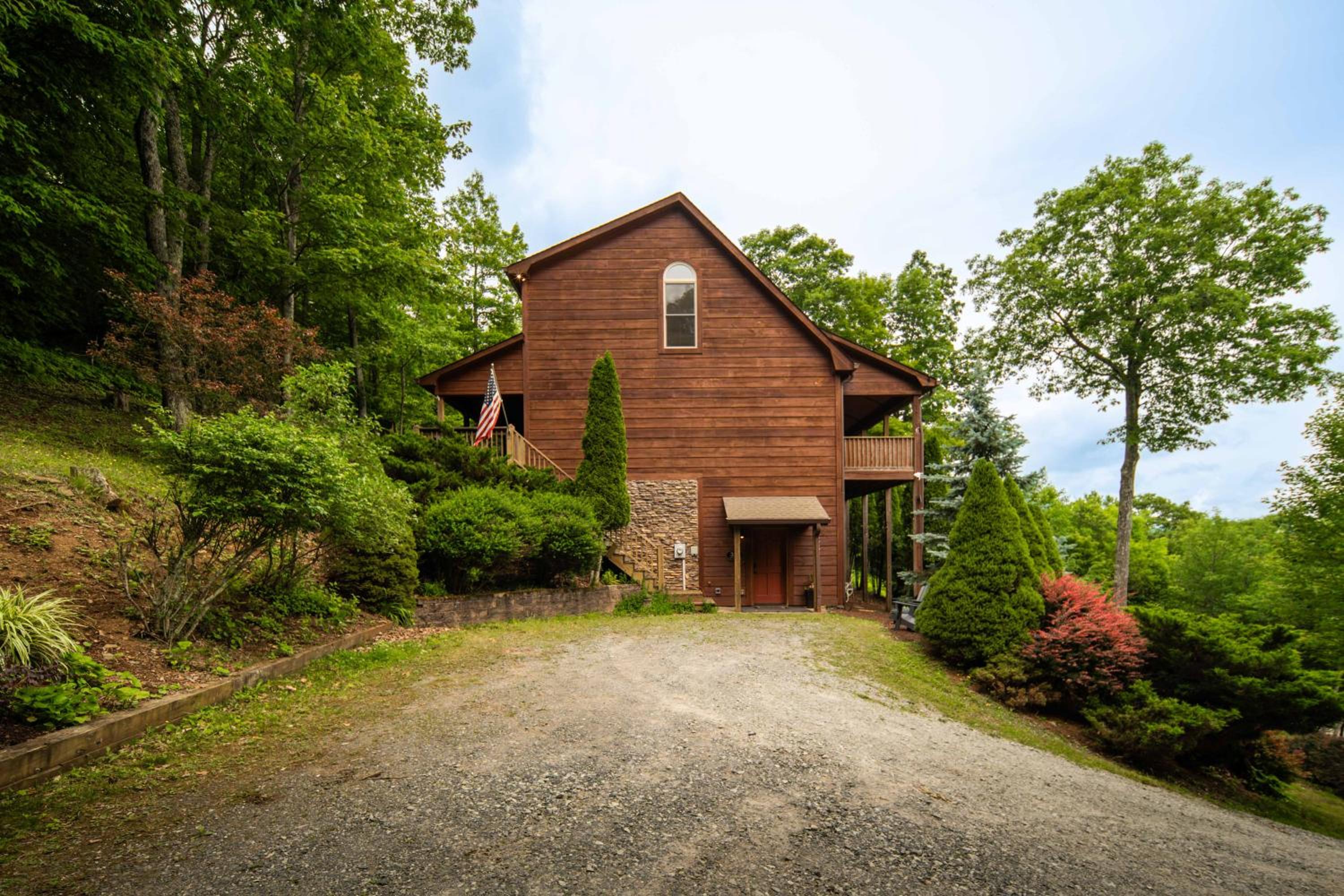 Cabin with amazing long-range mountain views, hot tub, fire pit, EV connection view 5