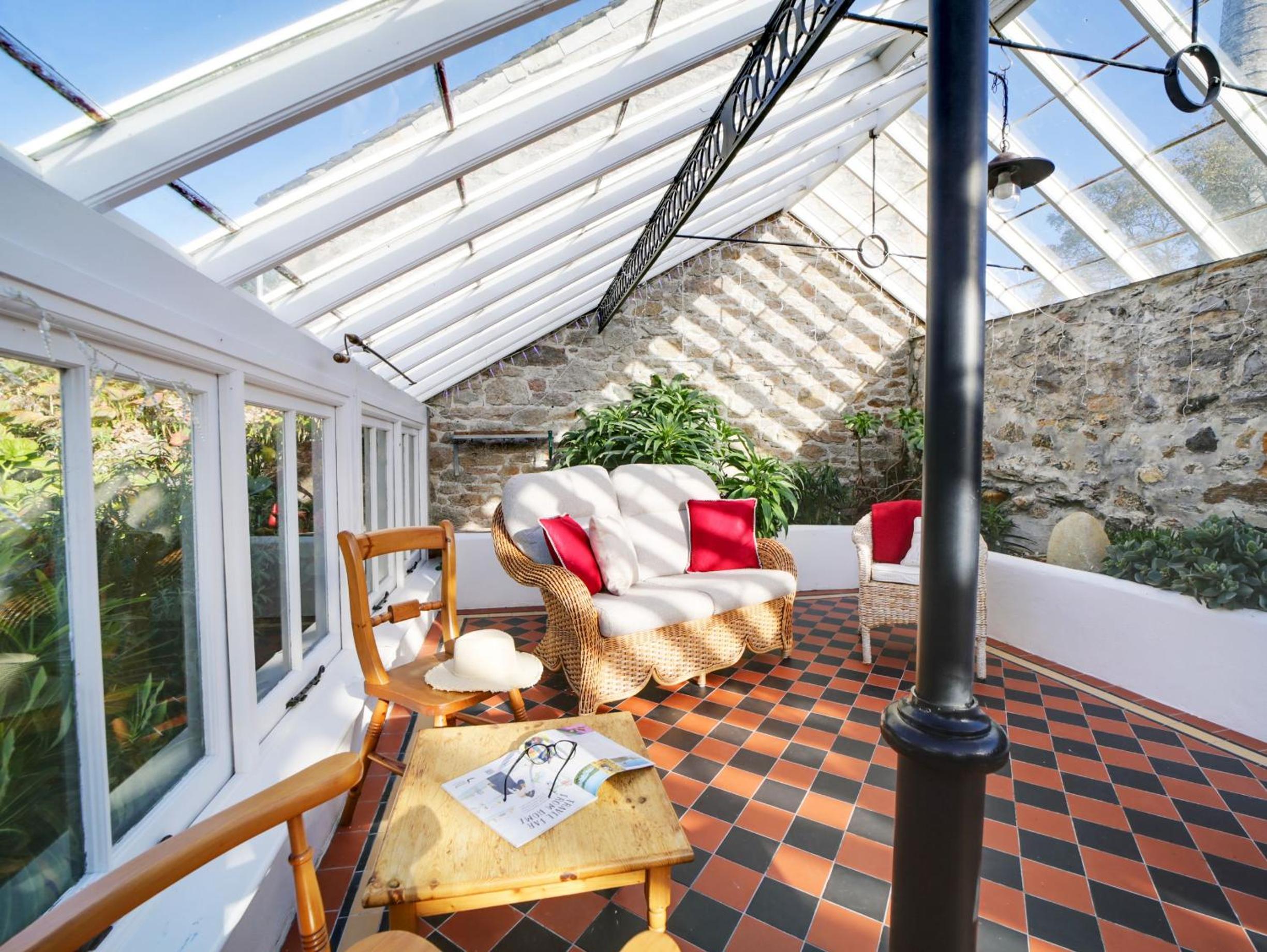 Dolphin Cottage