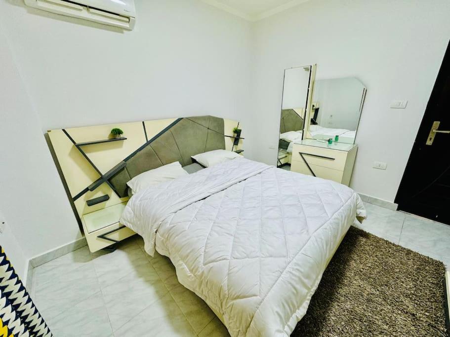 Relaxing Apartment with garden view in New Cairo By landmark Stays