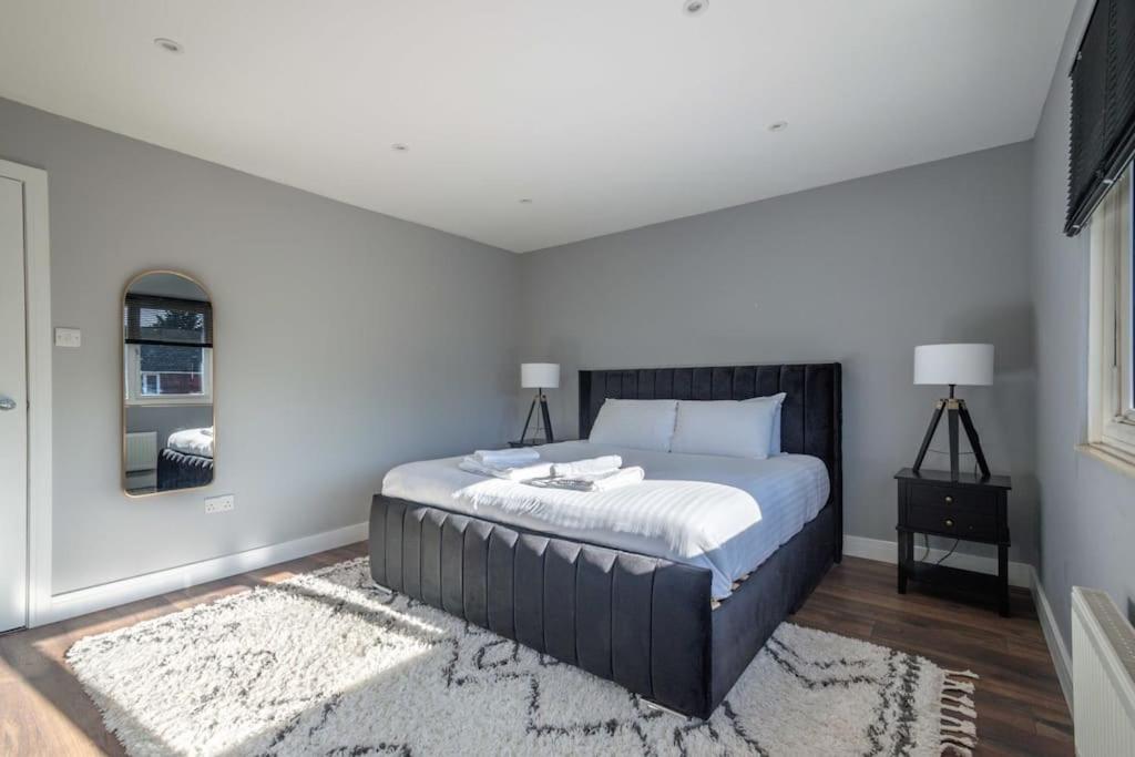 16 Waterloo Close, Newmarket view 2