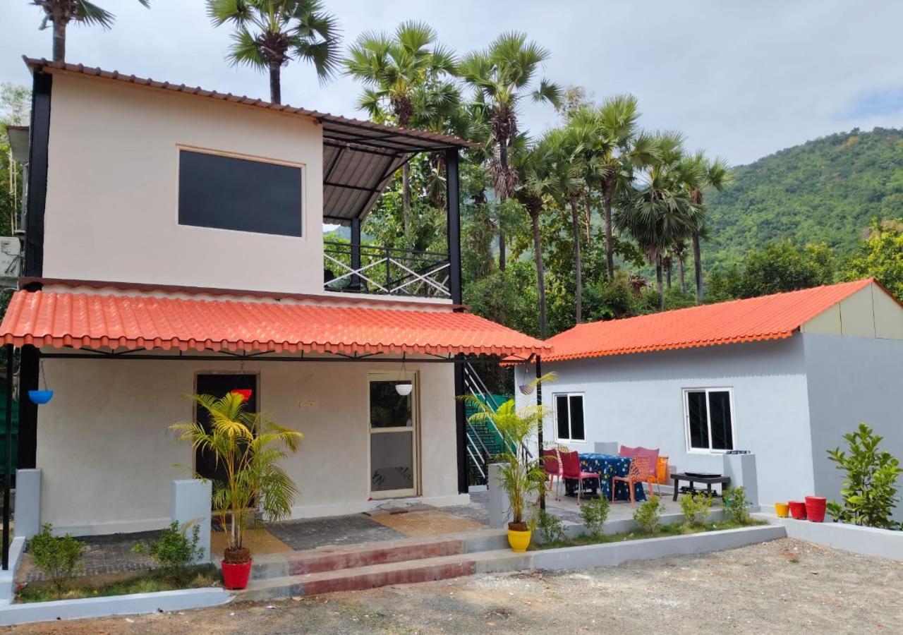 Hangout Hills Resorts