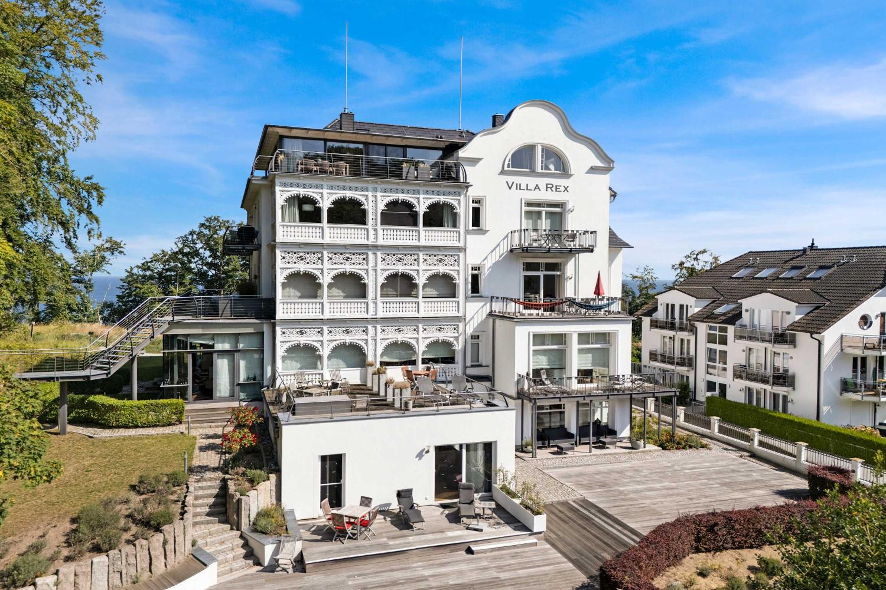 Entire Luxury flat with sea view spa pool sauna
