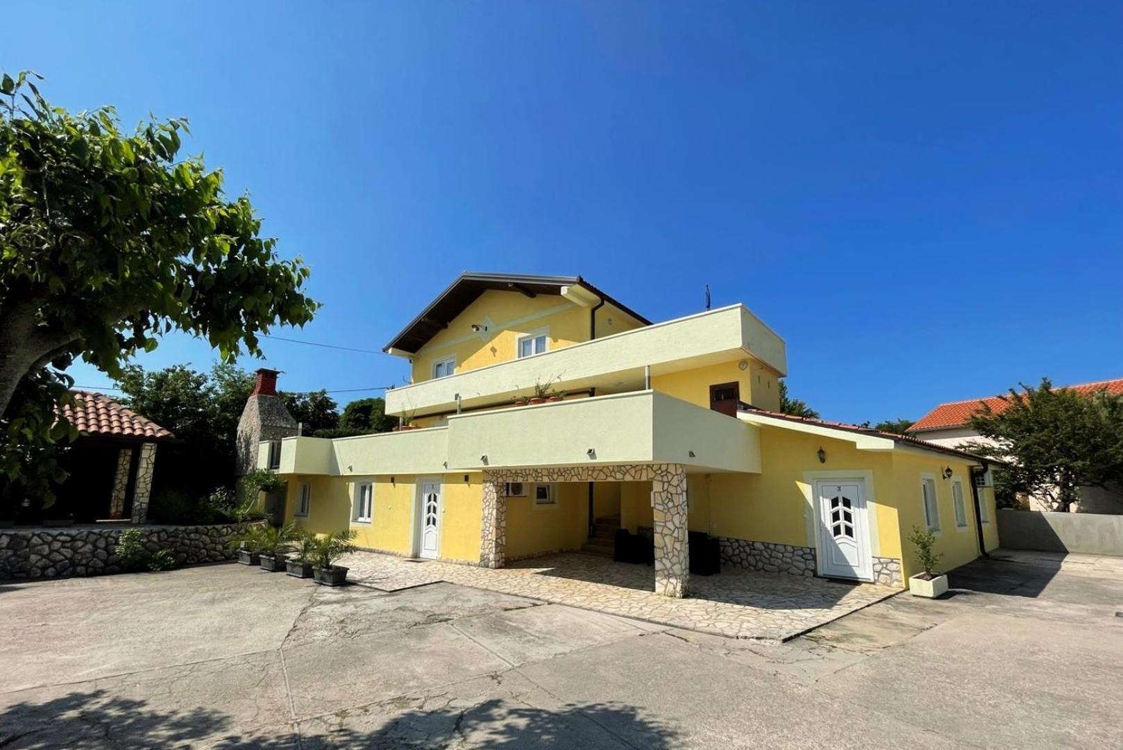 Top Apartments