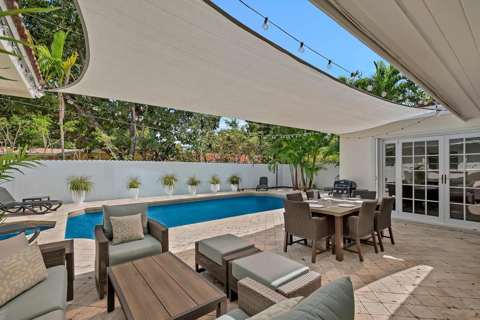 Gated Villa Blanca 5BR 3BA with Heated Pool & BBQ