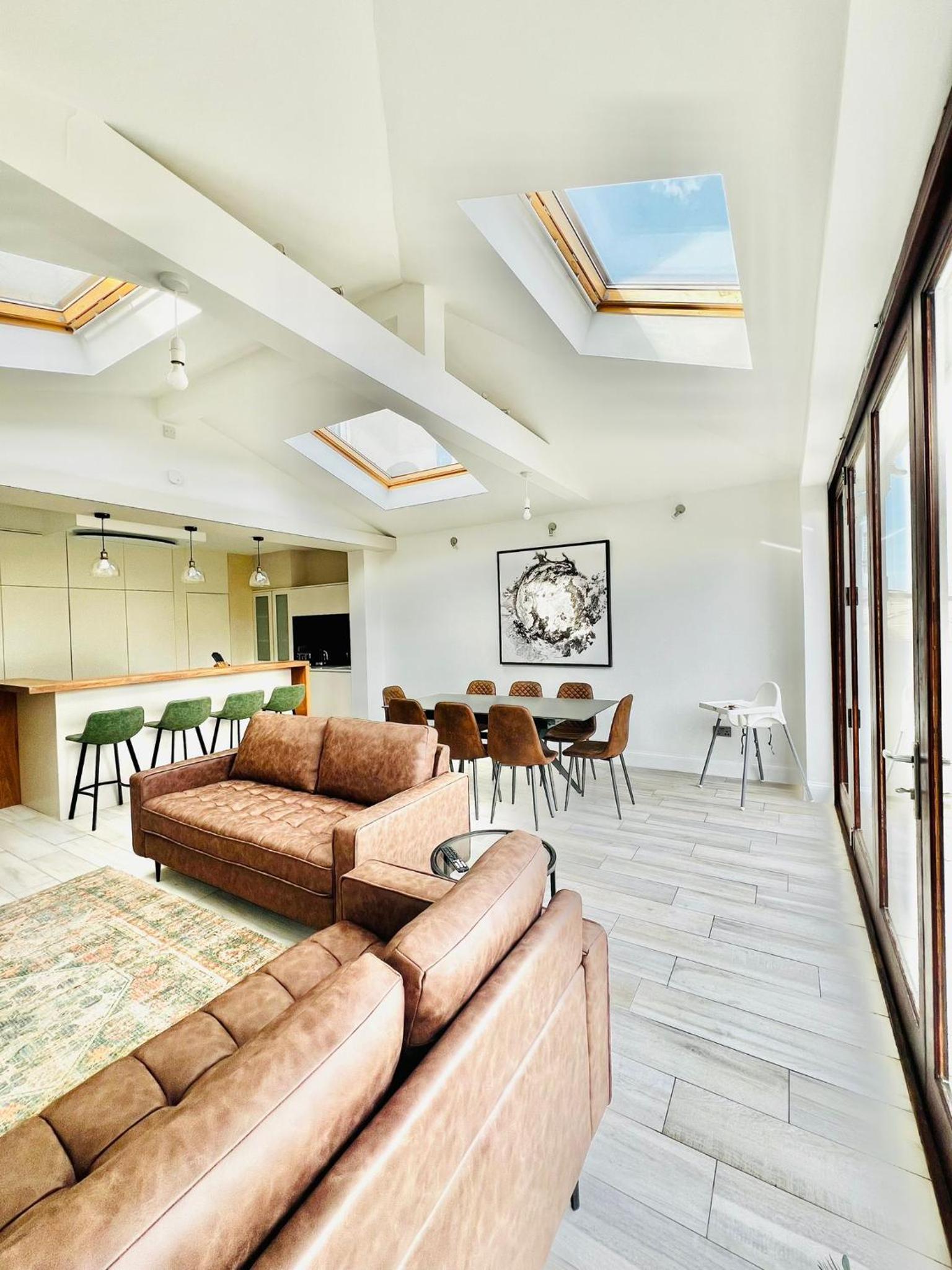 Modern 5 Bed 3 Bath House