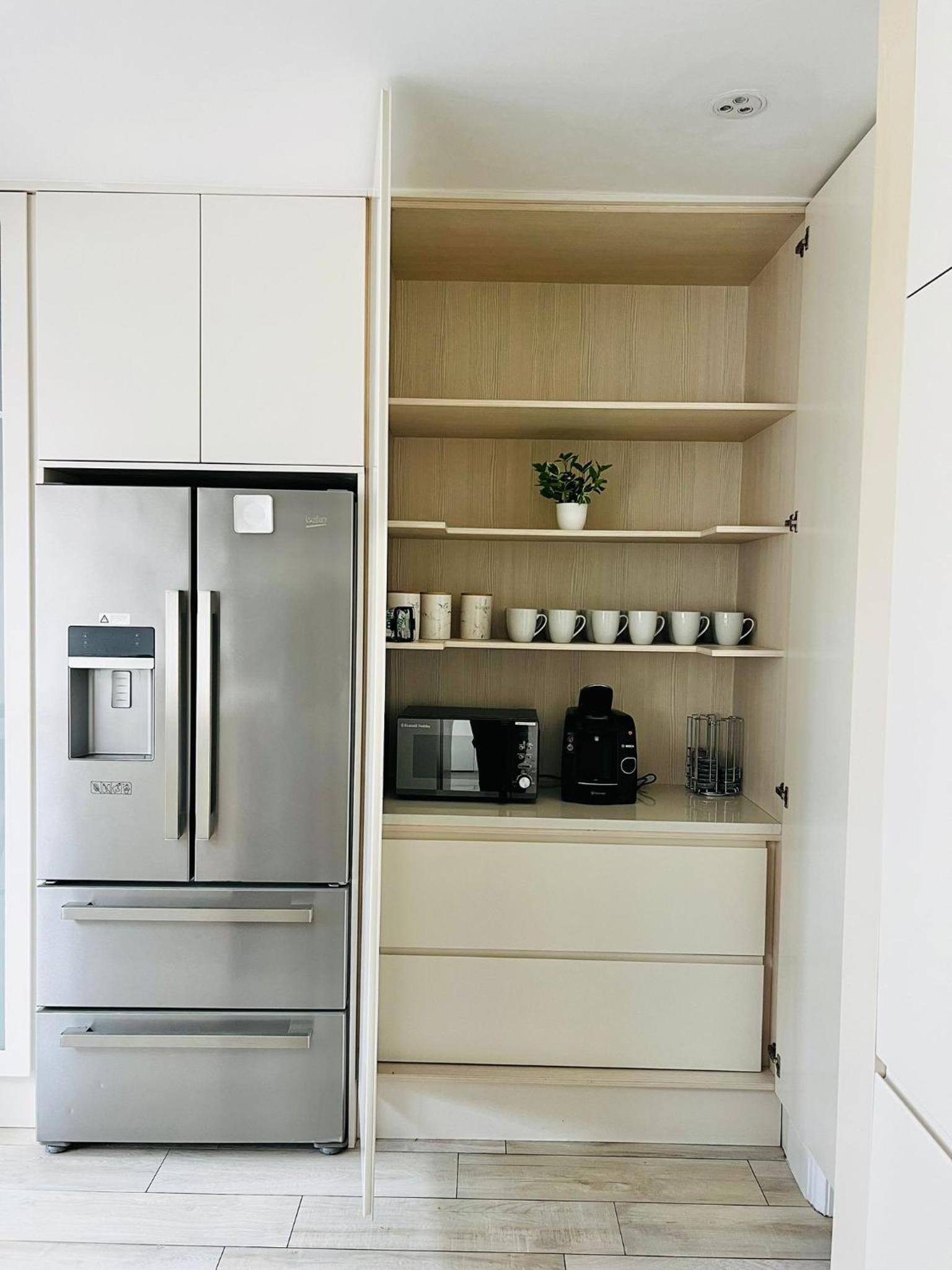 Modern 5 Bed 3 Bath House