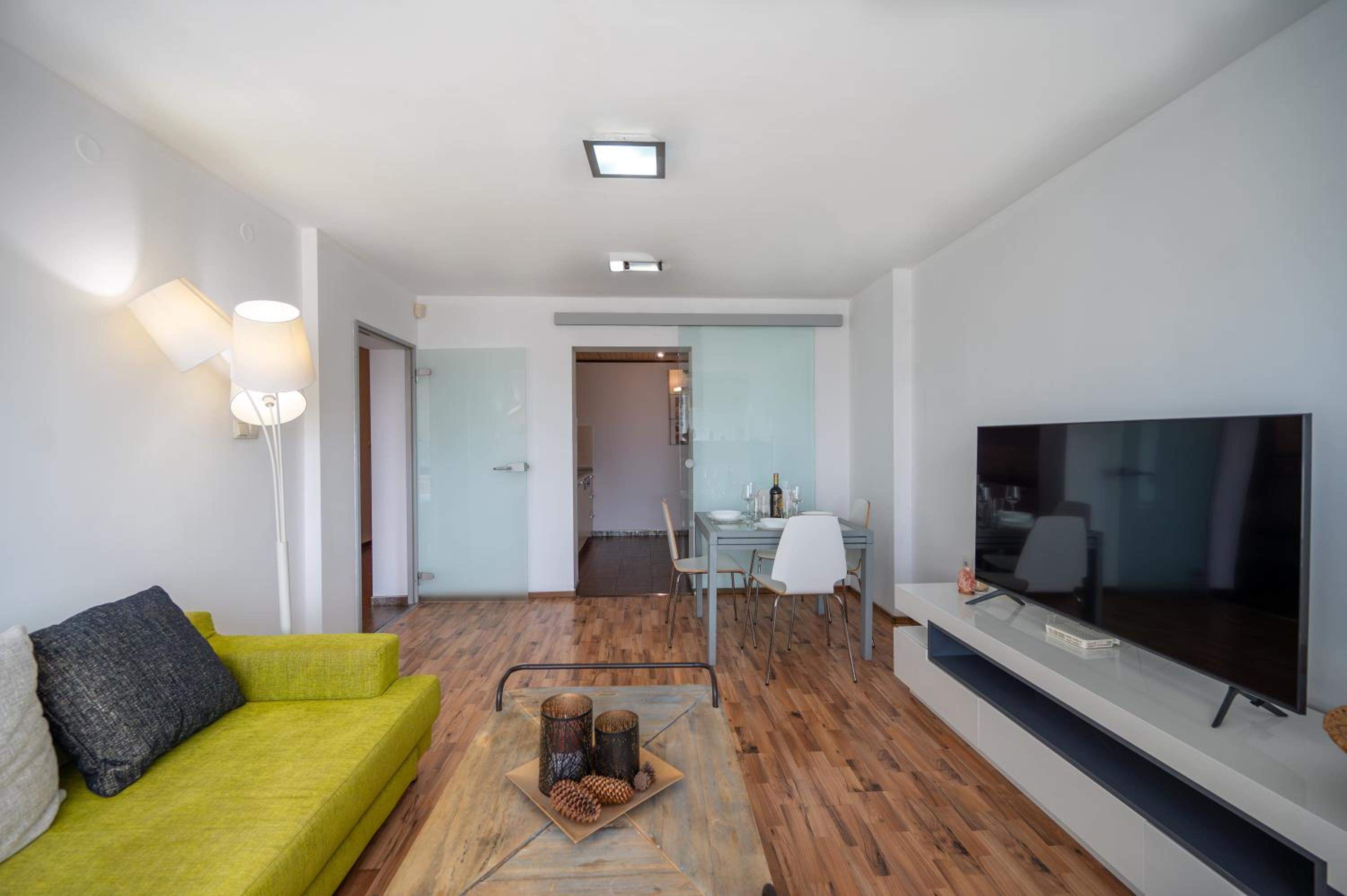 Bright 1BDR with Balcony