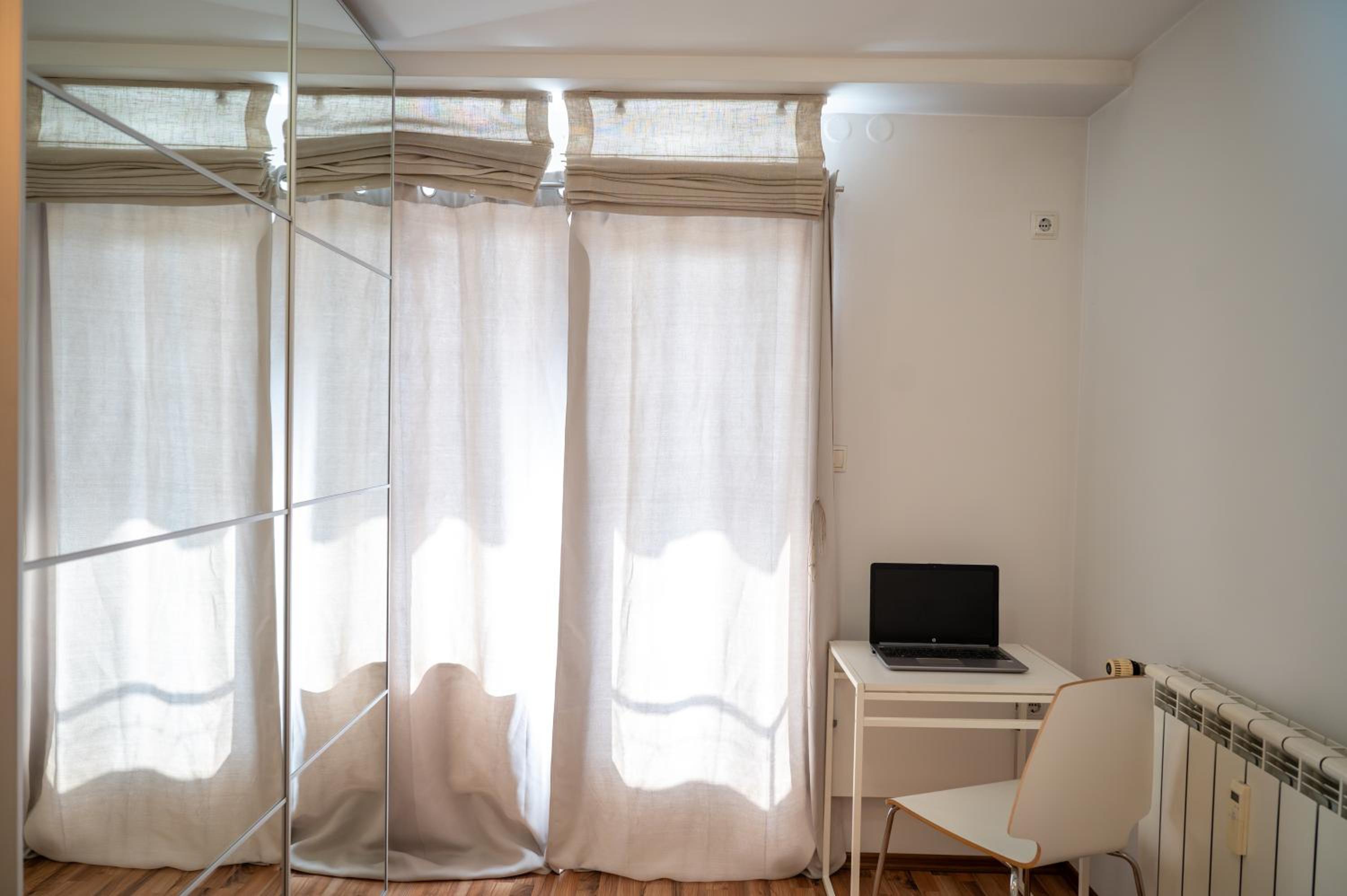 Bright 1BDR with Balcony