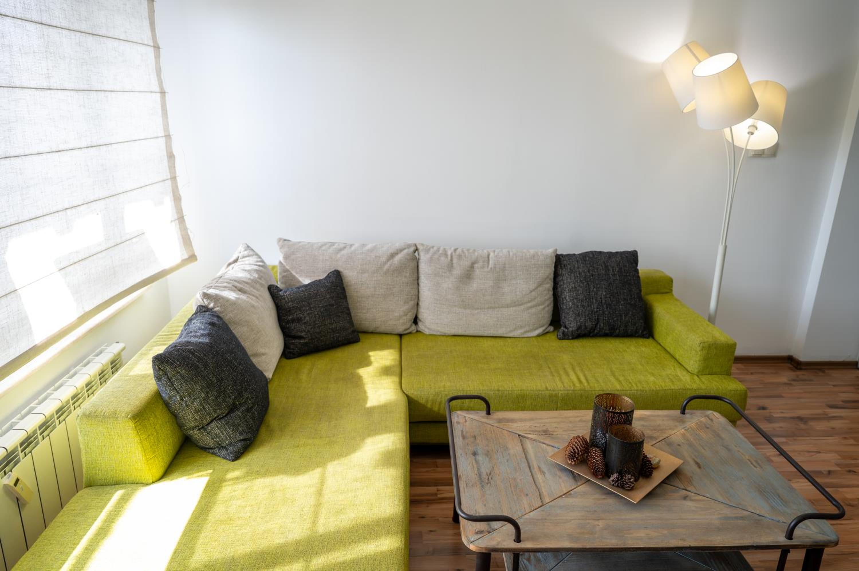 Bright 1BDR with Balcony