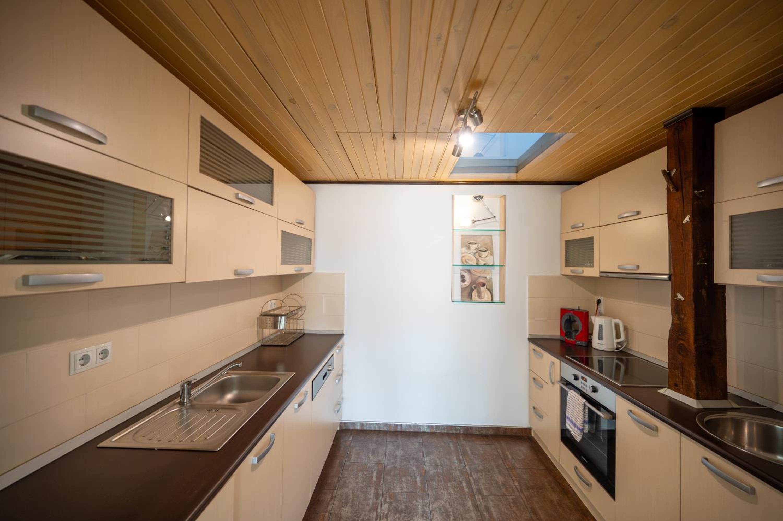Bright 1BDR with Balcony