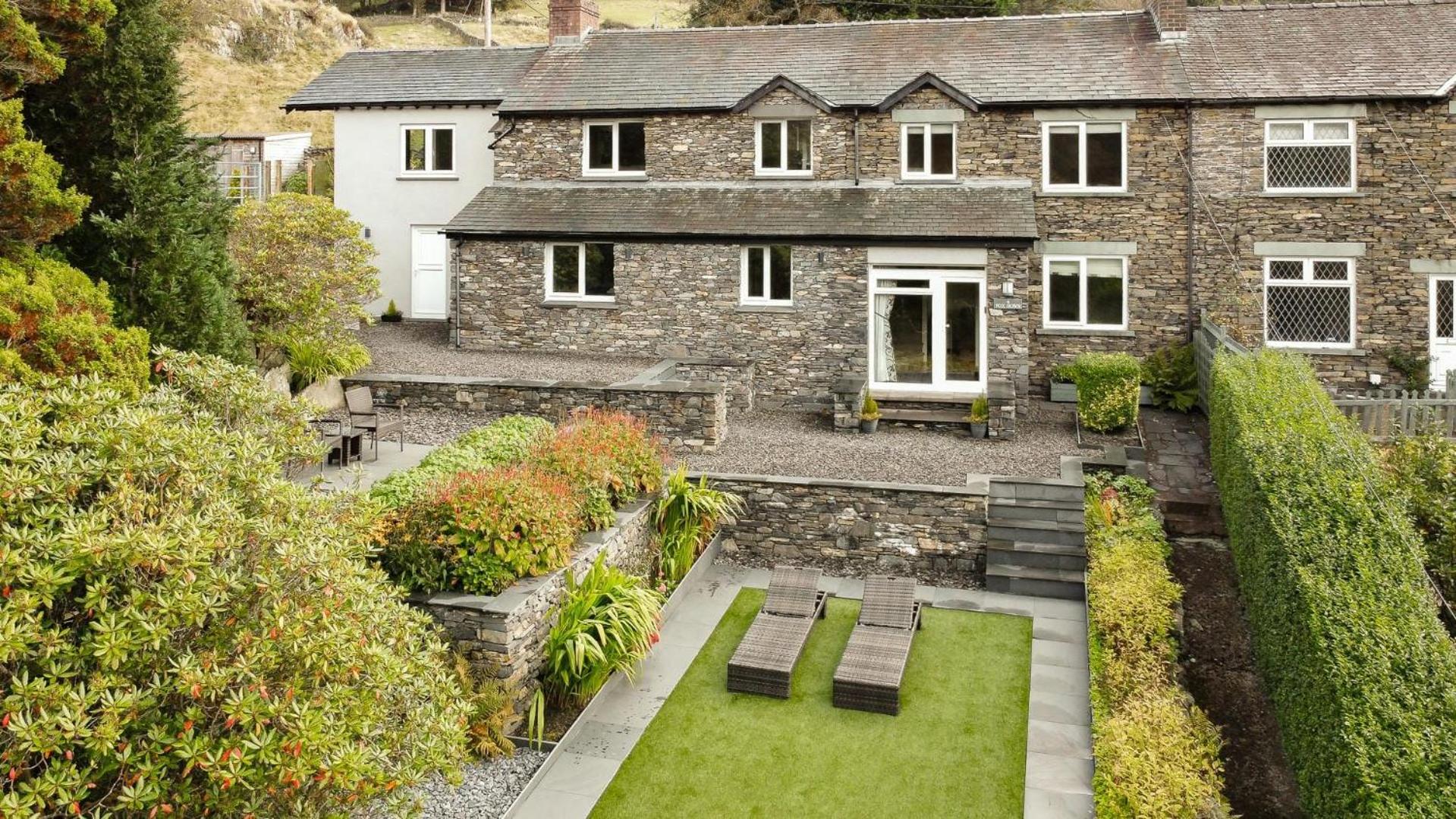 Lakes Cottage