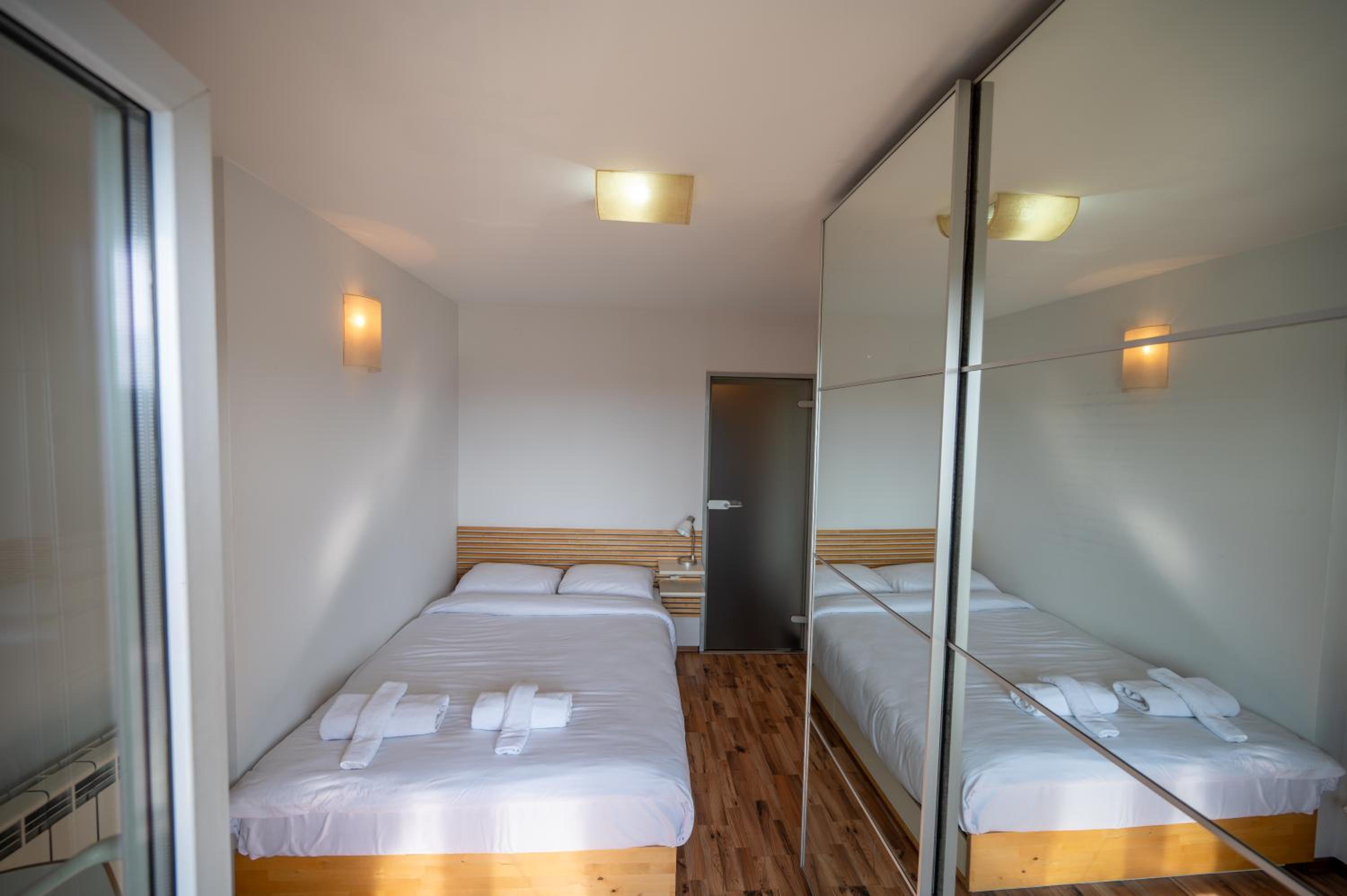 Bright 1BDR with Balcony
