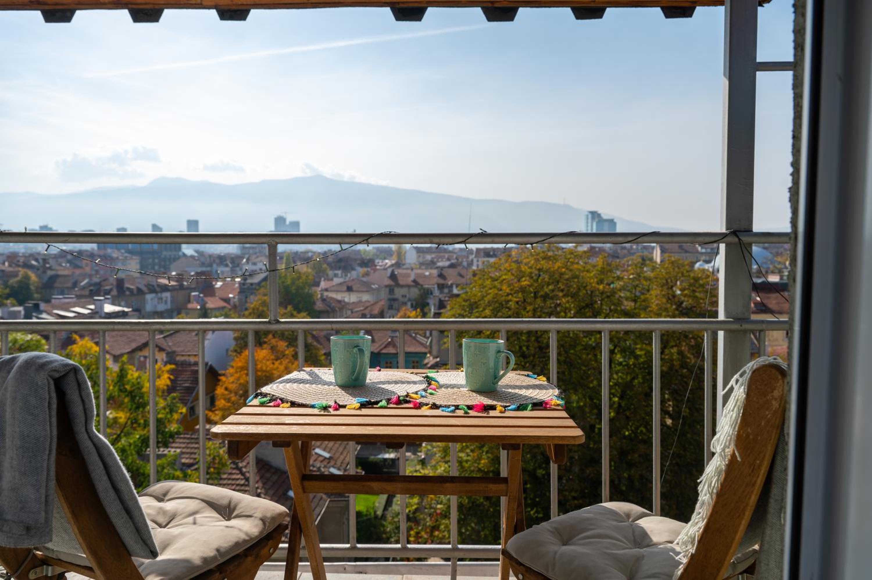 Bright 1BDR with Balcony
