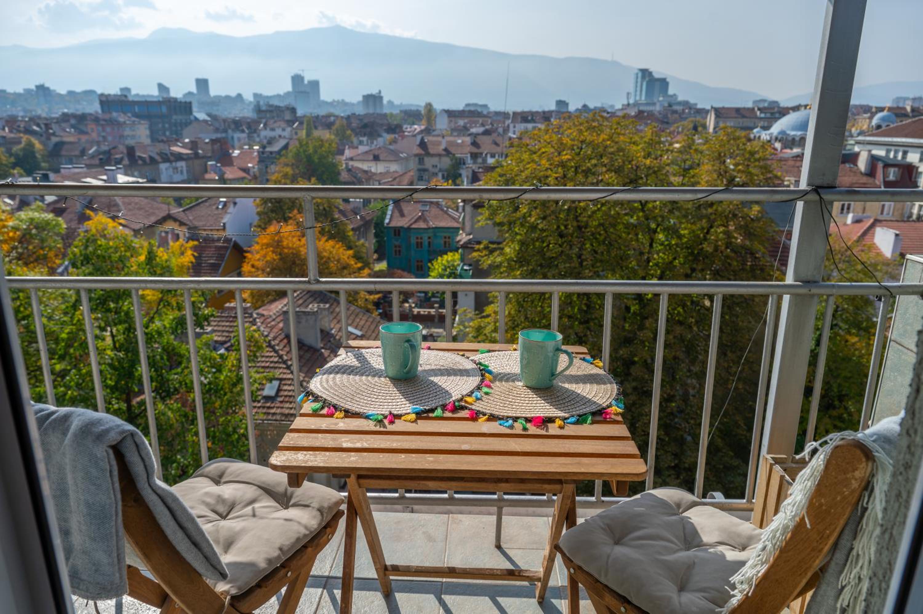 Bright 1BDR with Balcony