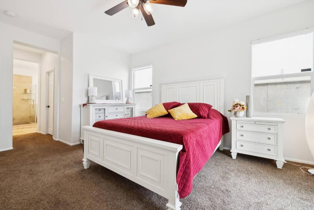 Spacious 4BR Cozy Indio Getaway view 5