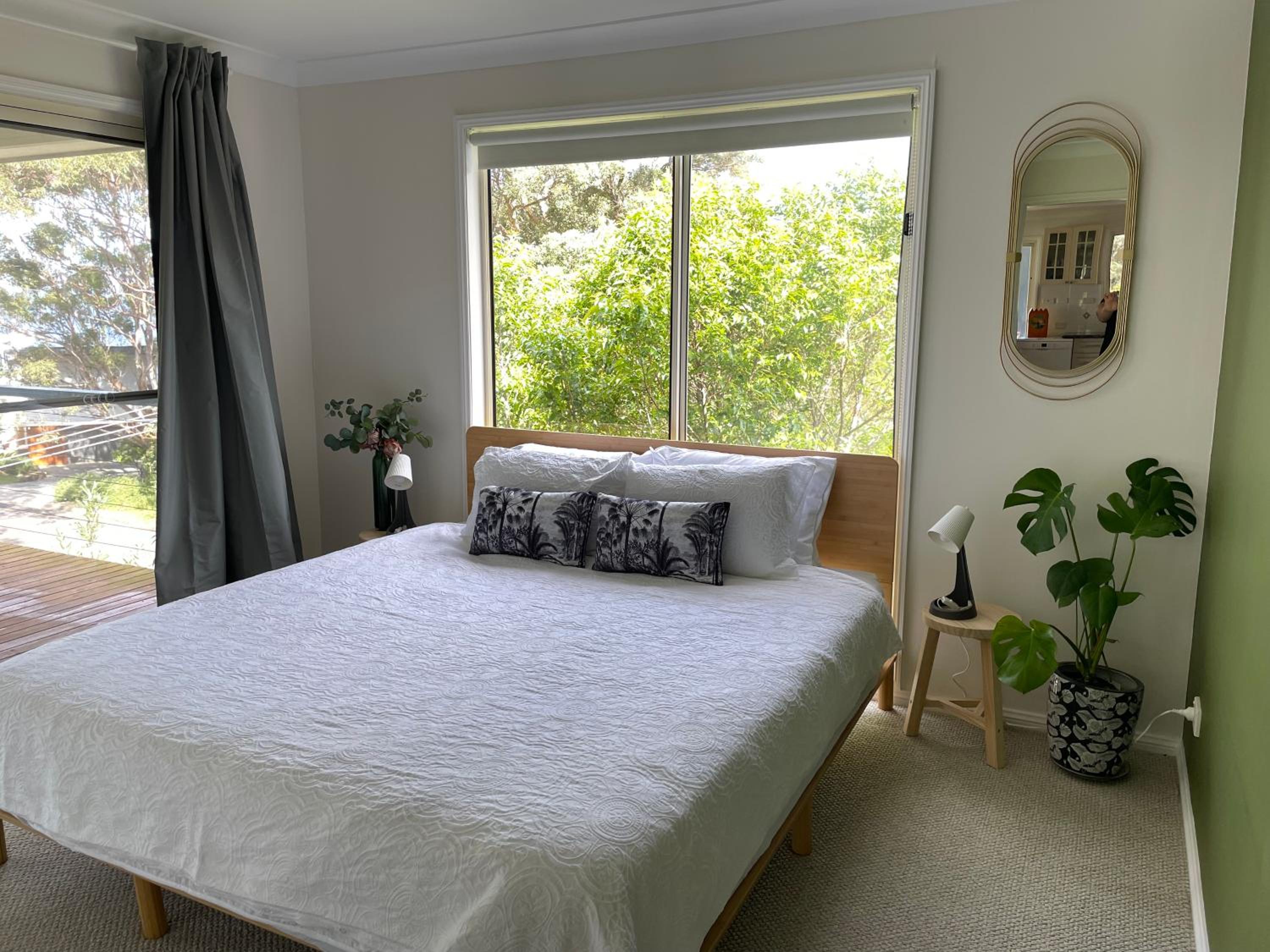 Treetop Beach House 3 min walk to surf beach