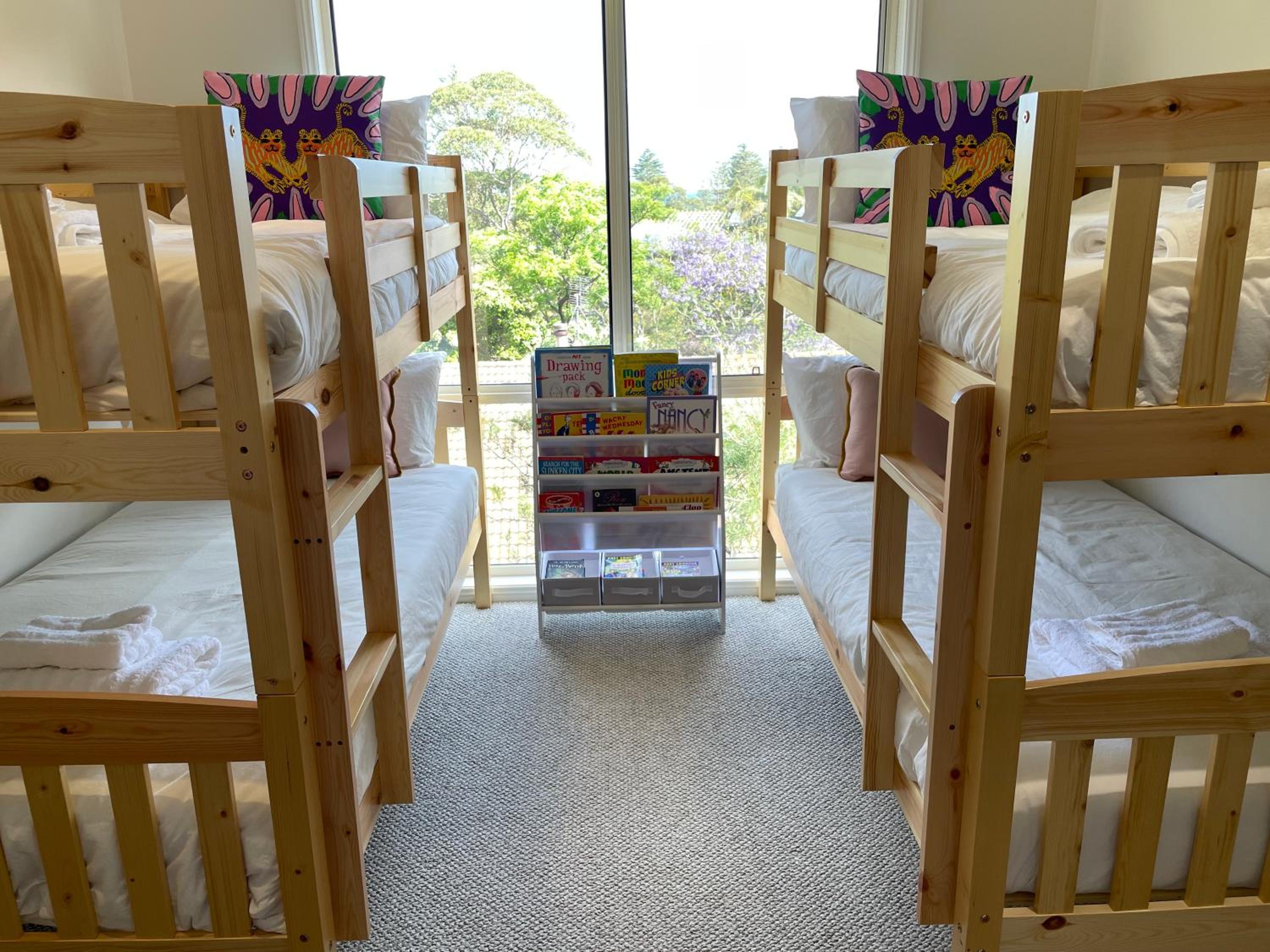 Treetop Beach House 3 min walk to surf beach