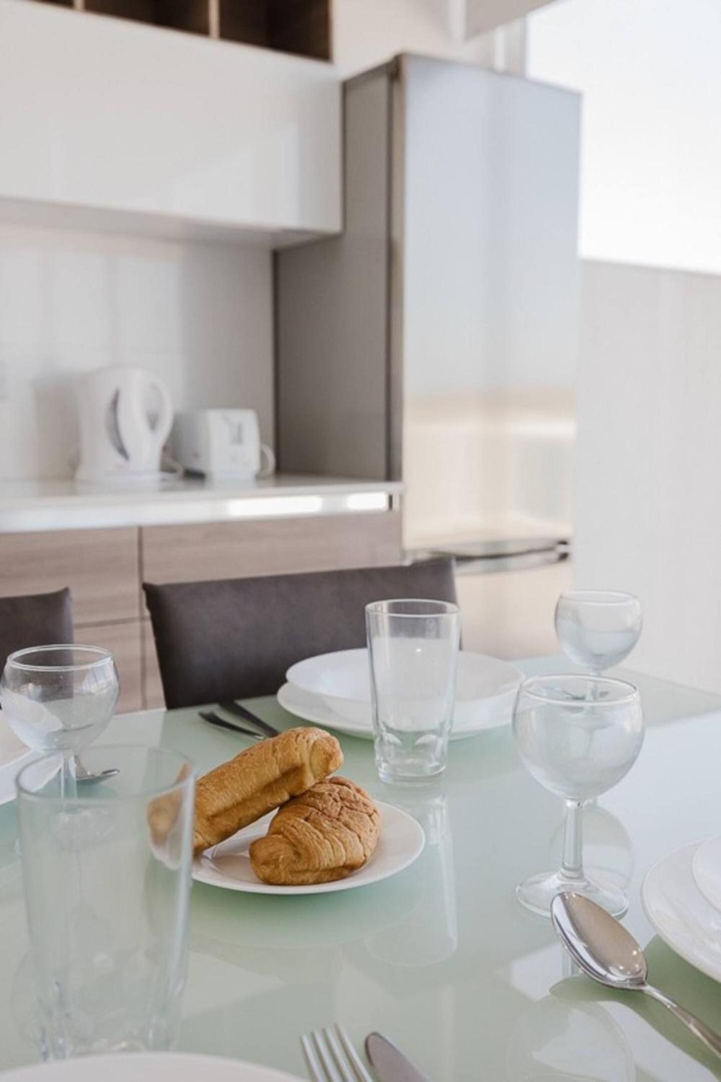 Seaside escape 2BED with views! by Homely view 4
