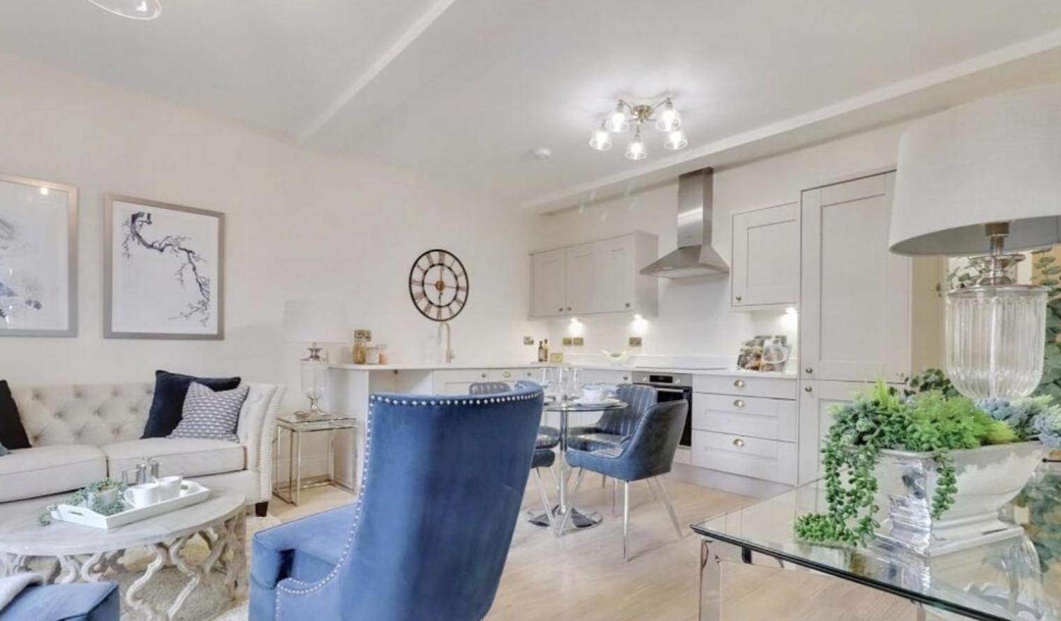The Wellington Suite, Garrick House view 4
