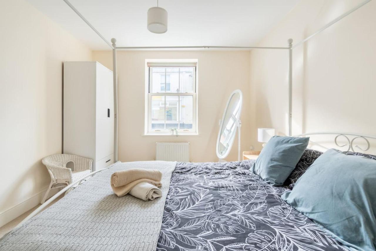 Gray Getaway in Axminster view 2