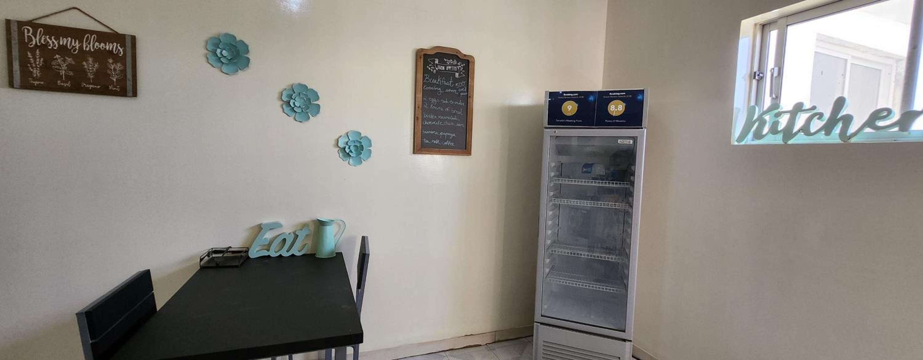 Meeting Point Hostels-Praia Beachwalk-NO CASH ACCEPTED-Also in Fogo & Tarrafal
