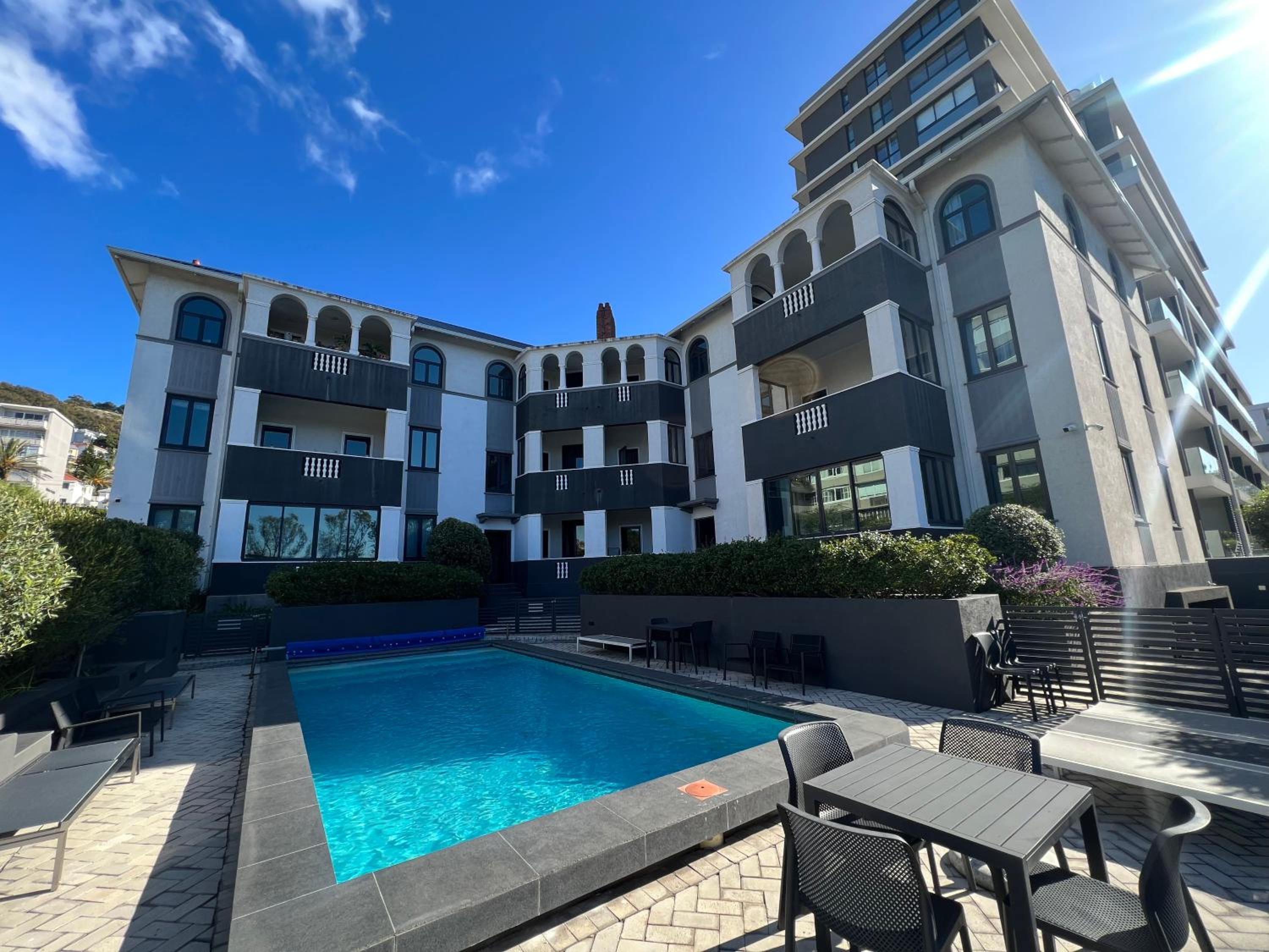 Modern One Bedroom In The Warwick