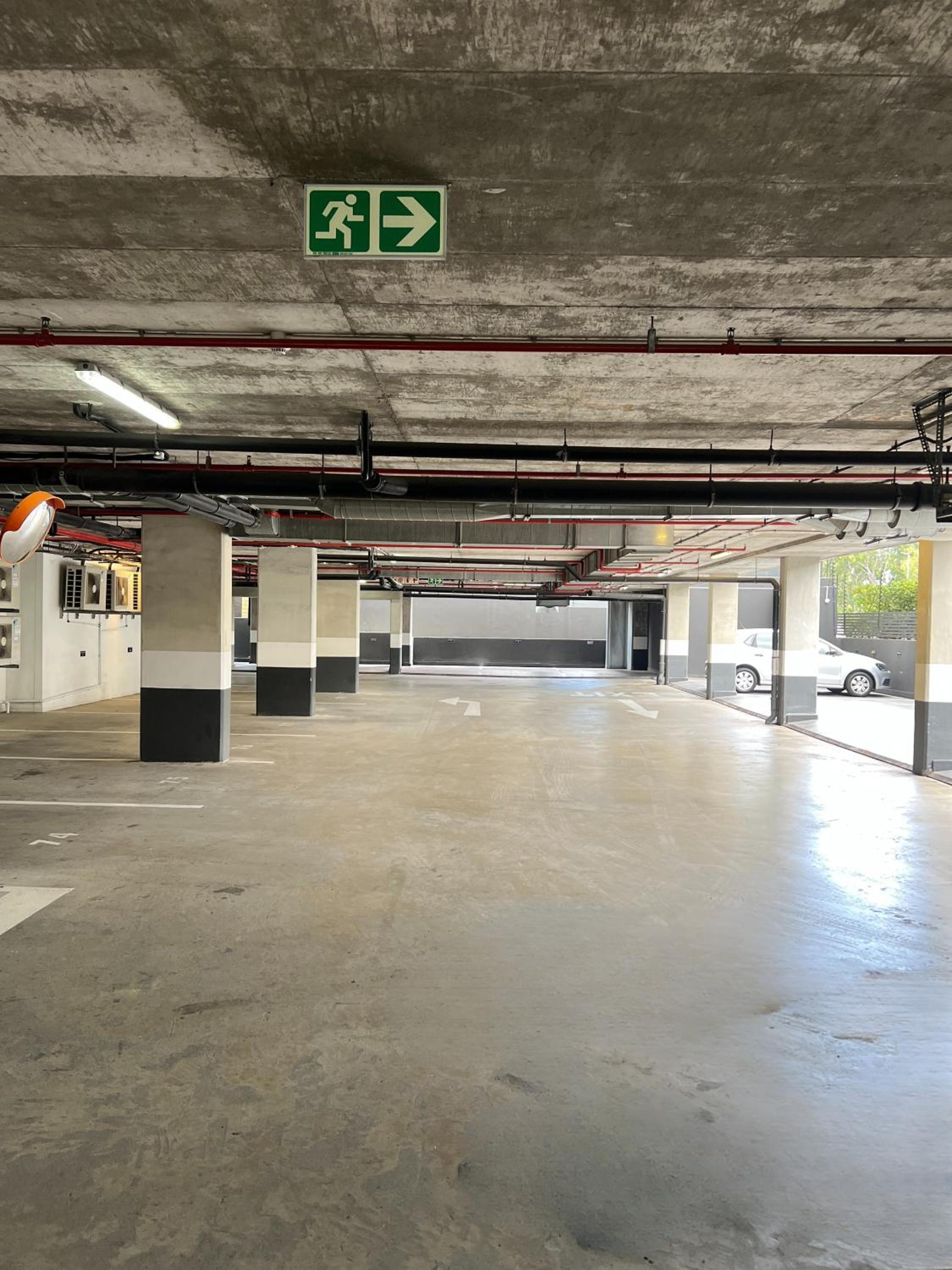 Modern One Bedroom In The Warwick