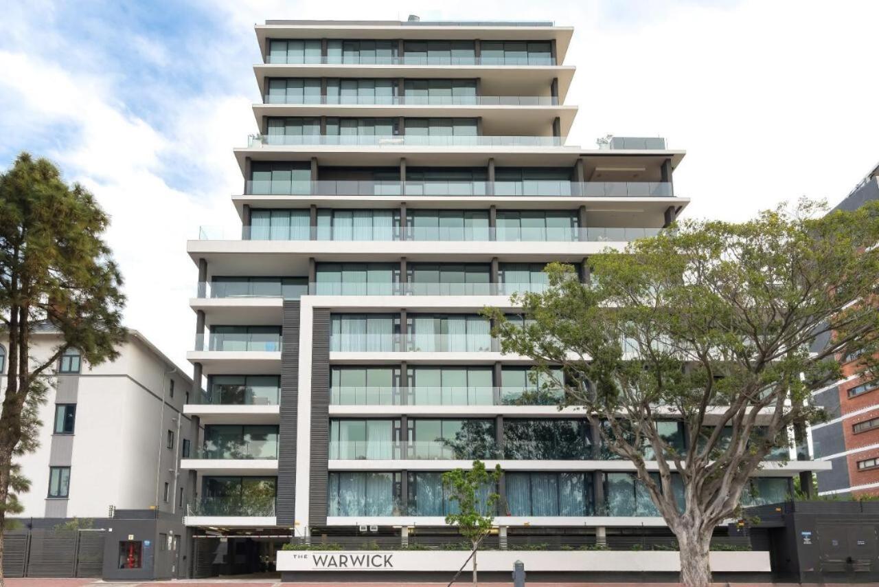 Modern One Bedroom In The Warwick