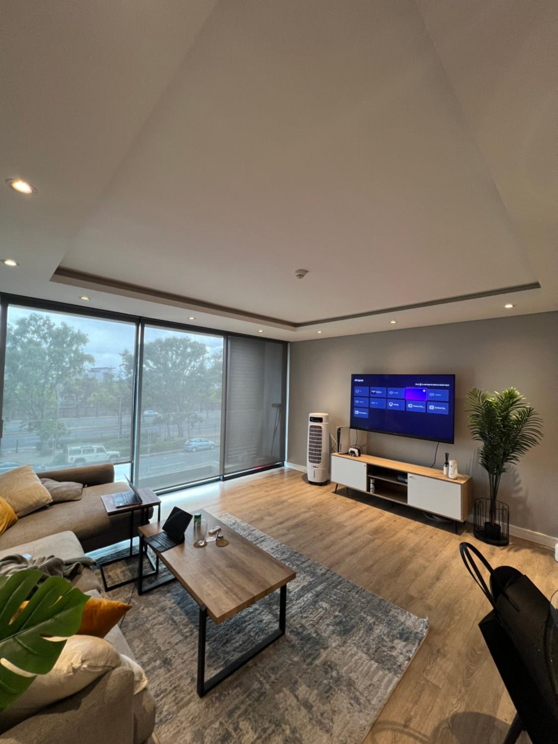 Modern One Bedroom In The Warwick