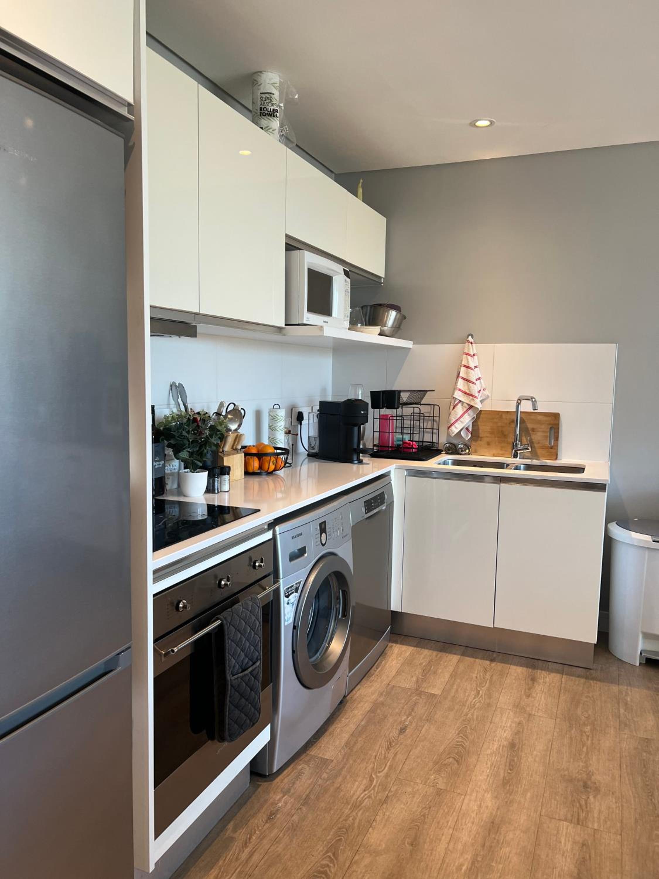 Modern One Bedroom In The Warwick