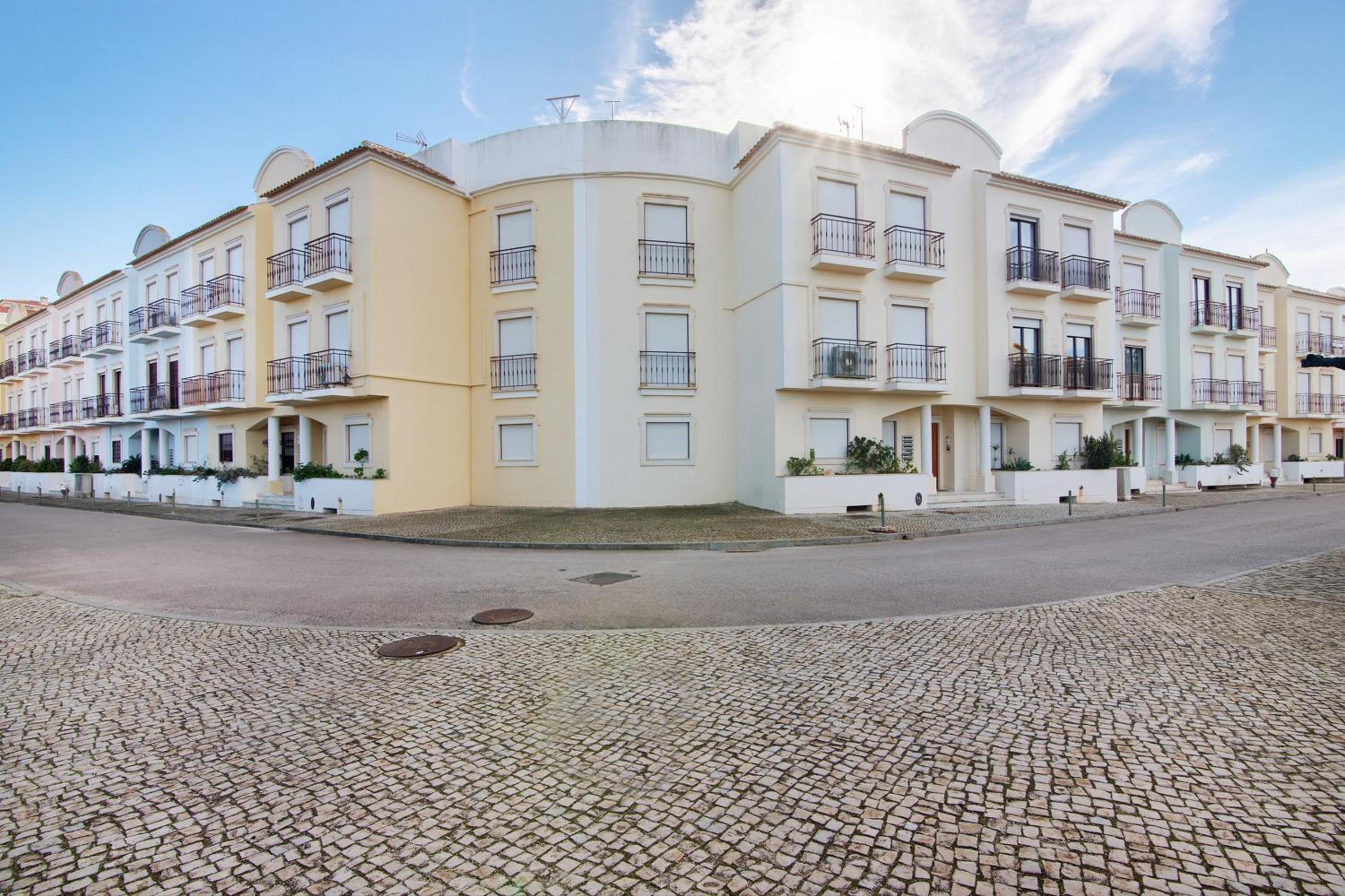 Cosy Apartment With Pool 2 view 4