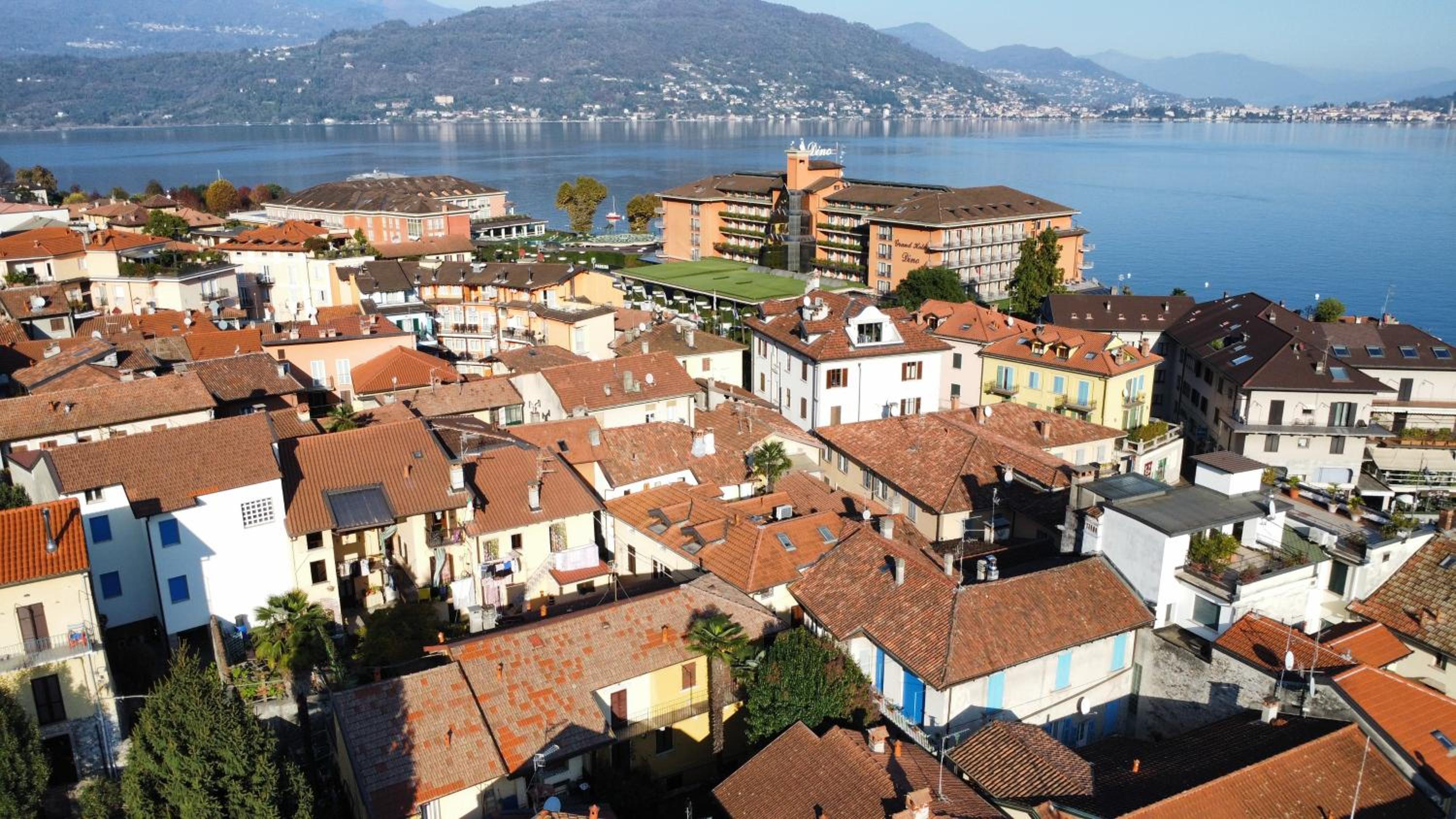 Modern flat in old town Baveno