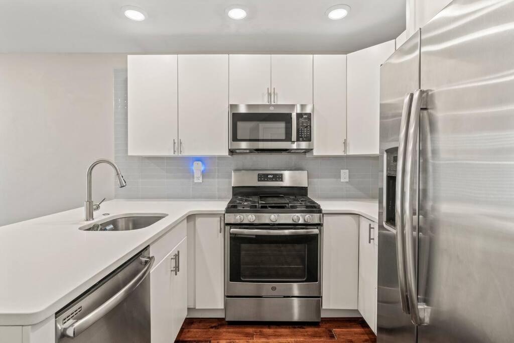 South Philly |Pvt Patio| Workspace |Walk Downtown view 2
