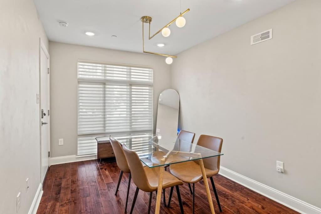 South Philly |Pvt Patio| Workspace |Walk Downtown view 5