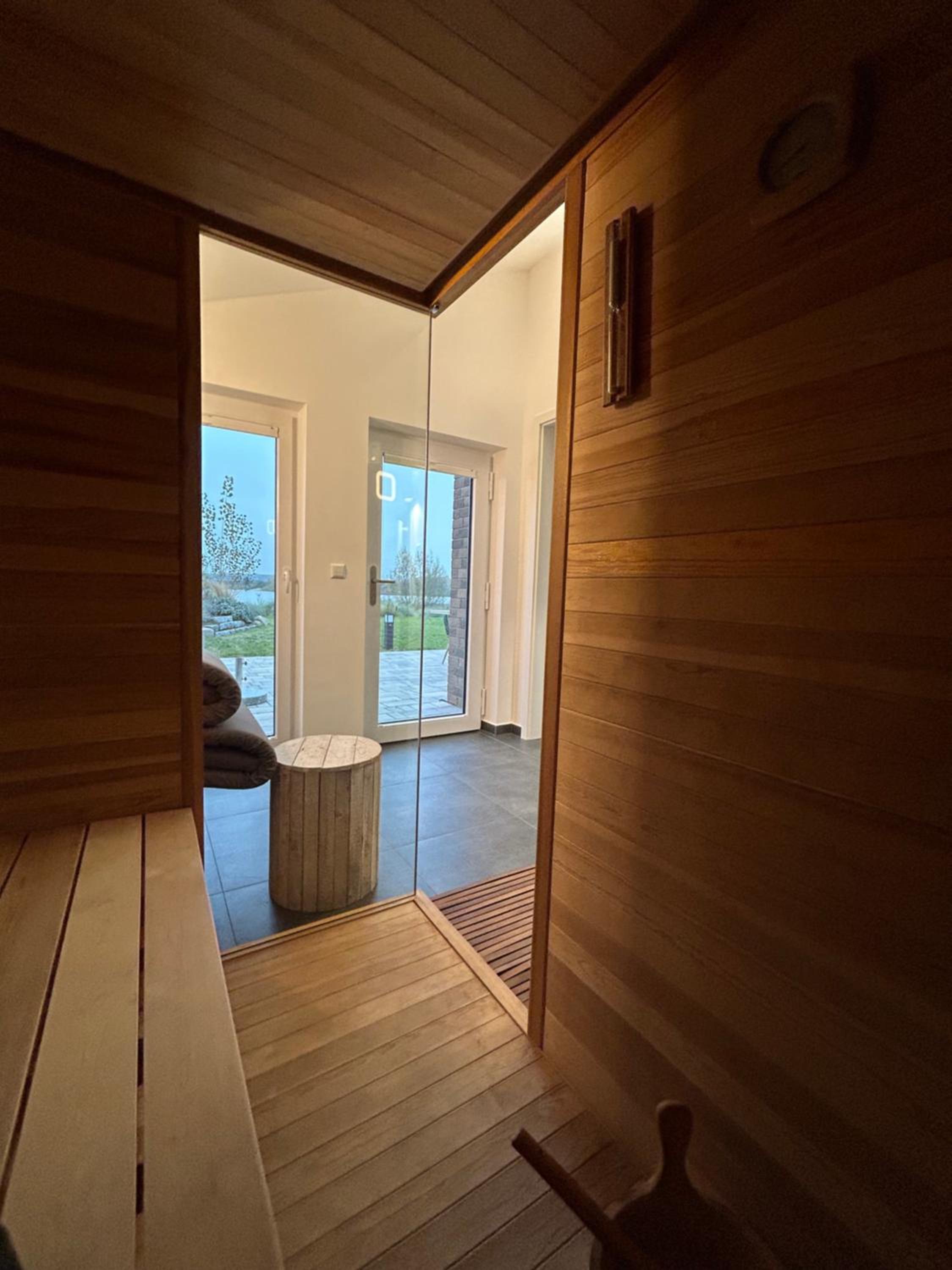 Ferienresort - idyllisches Ferienhaus mit Privatstrand und Sauna in der Nähe von Leipzig #HausEni