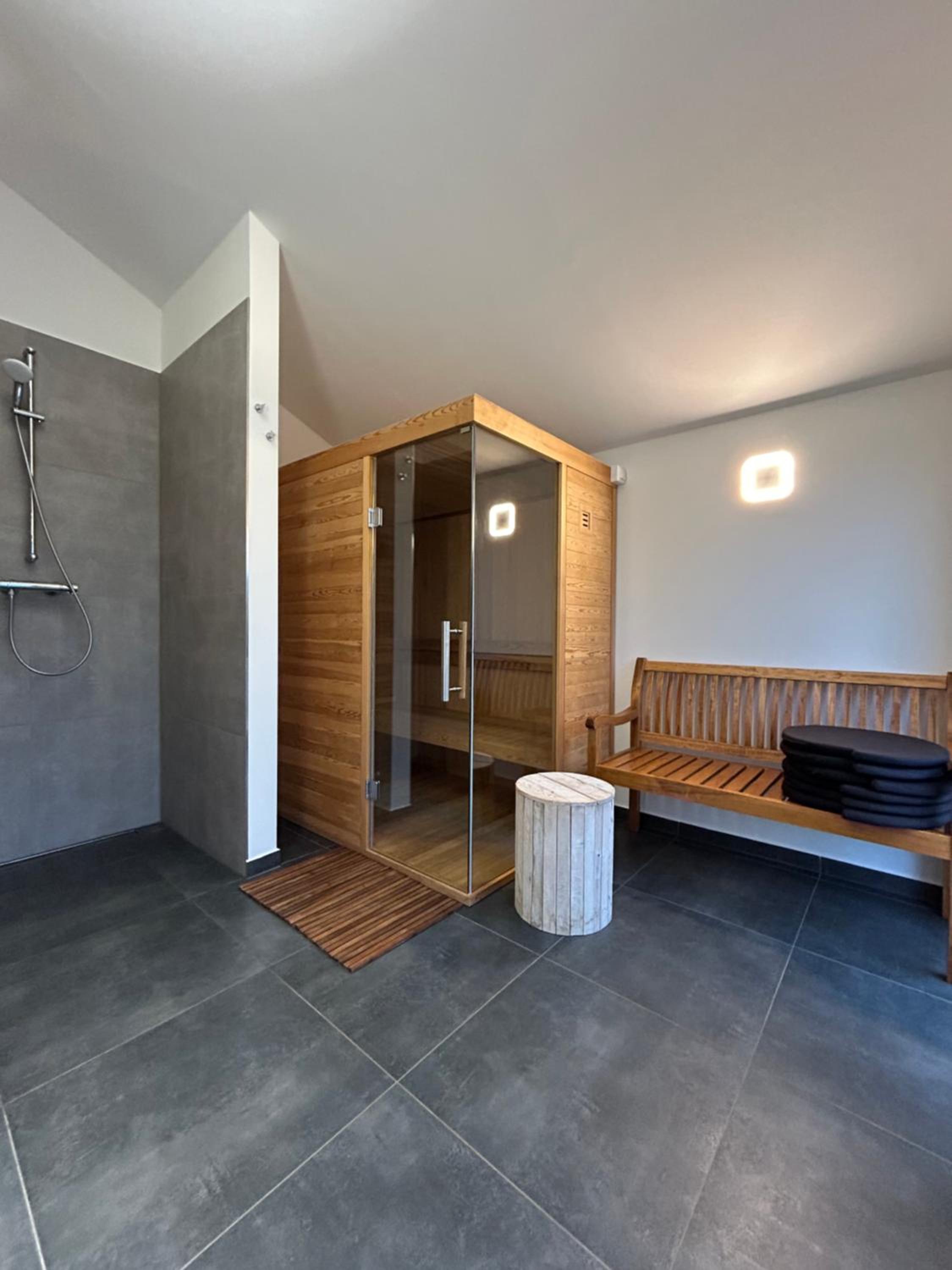 Ferienresort - idyllisches Ferienhaus mit Privatstrand und Sauna in der Nähe von Leipzig #HausEni