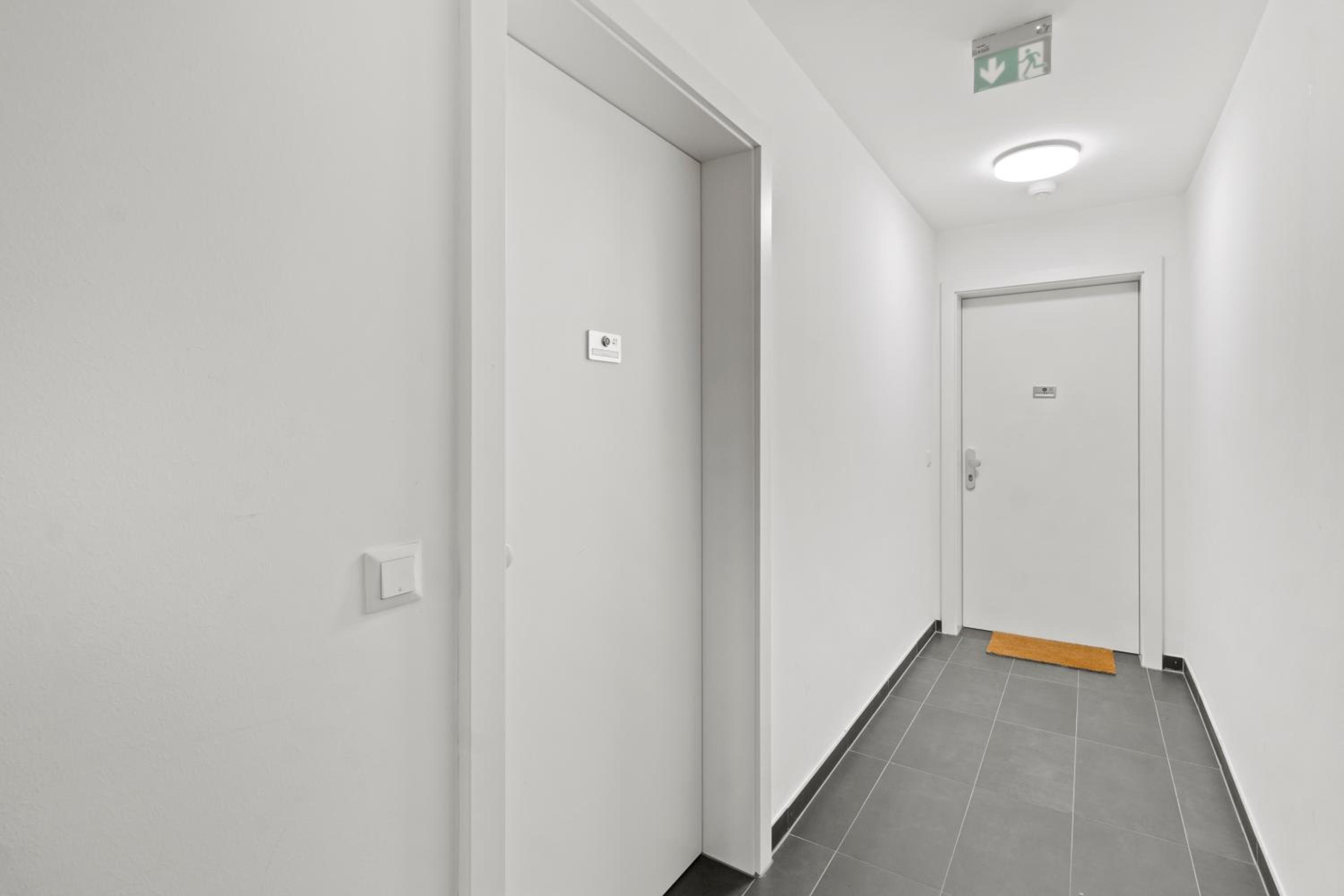 Free Parking I Balcony I 5 min to Train Station