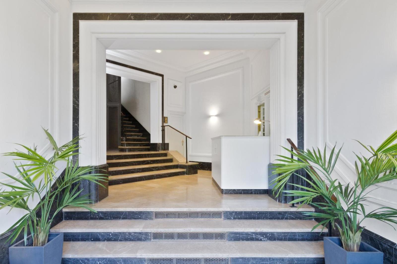 Fisa Rentals Gran Via Apartments