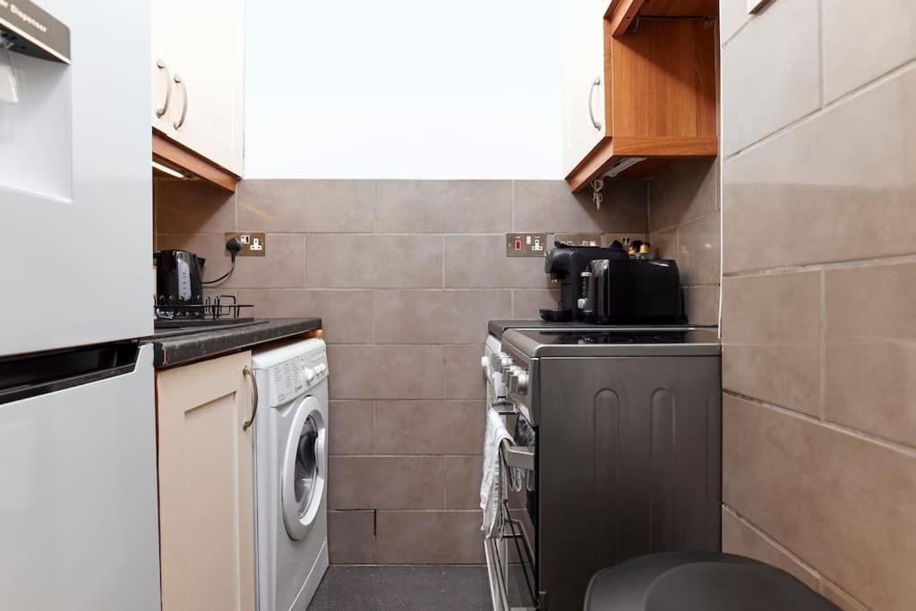 Chic 1-Bed Flat with Terrace in Notting Hill W10