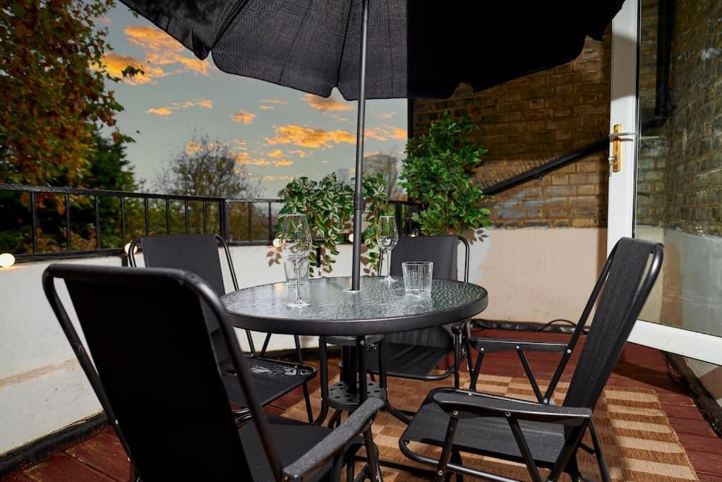 Chic 1-Bed Flat with Terrace in Notting Hill W10