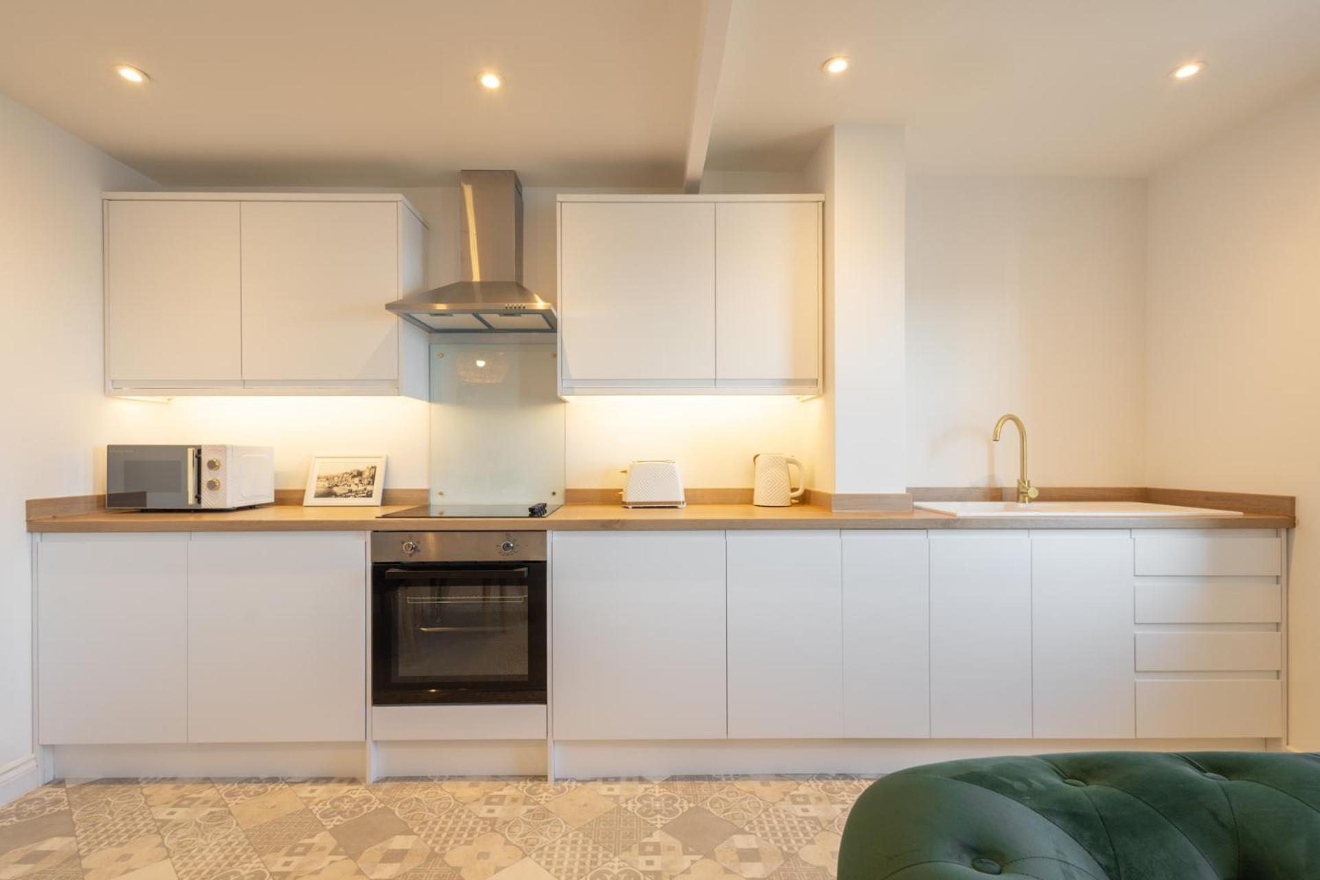 Apartment 5, King's Court view 2