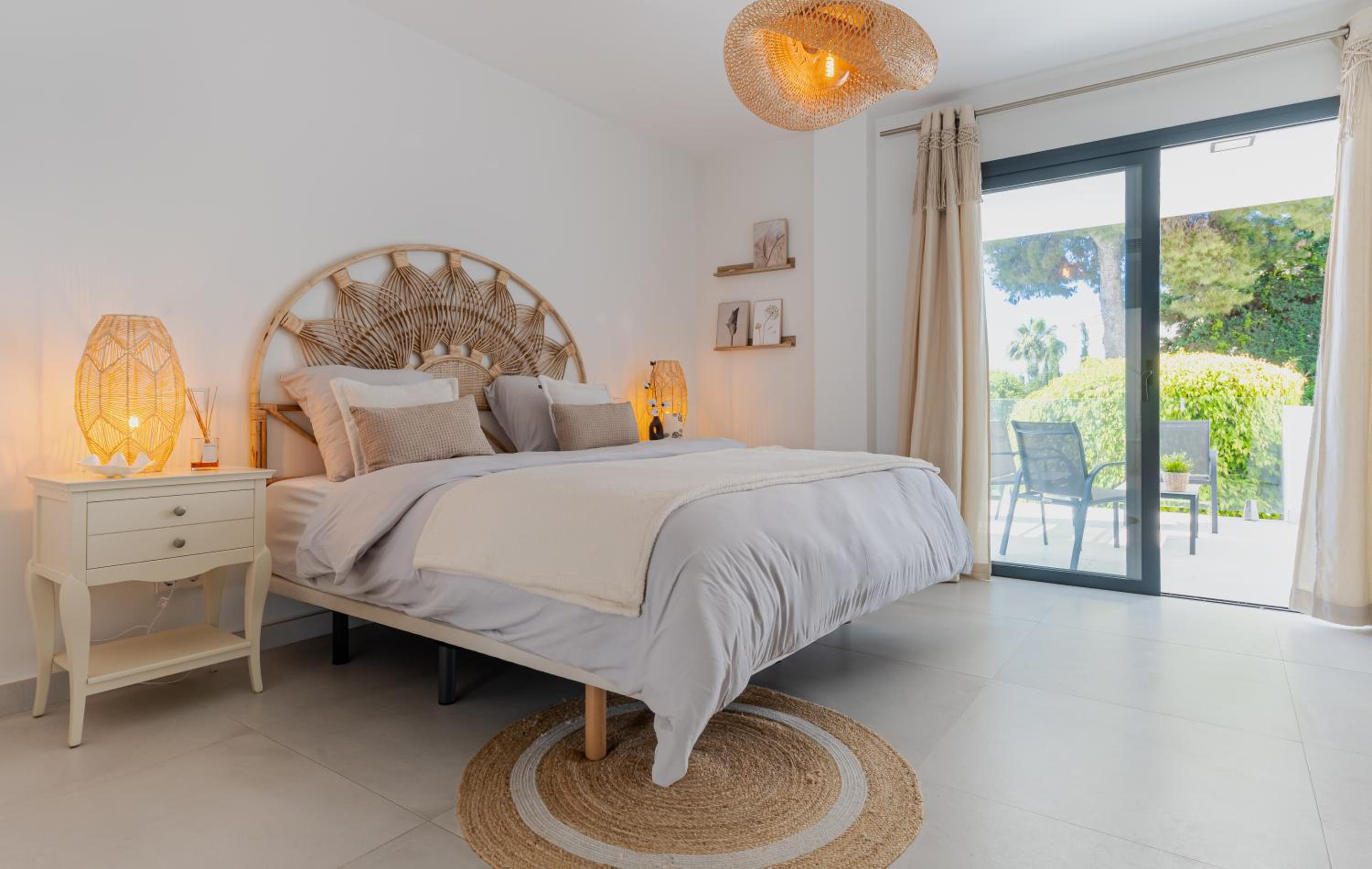 Wonderful Villa Near Beach with Mediterranean Views