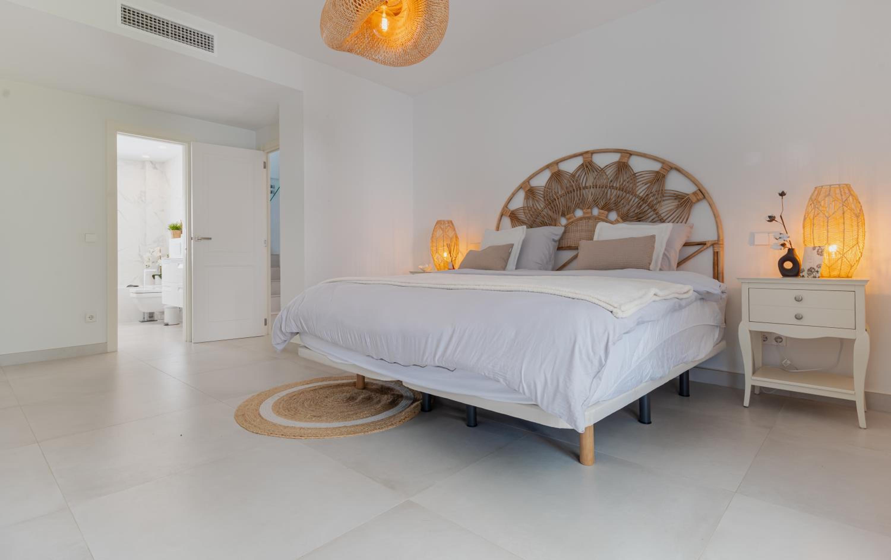 Wonderful Villa Near Beach with Mediterranean Views