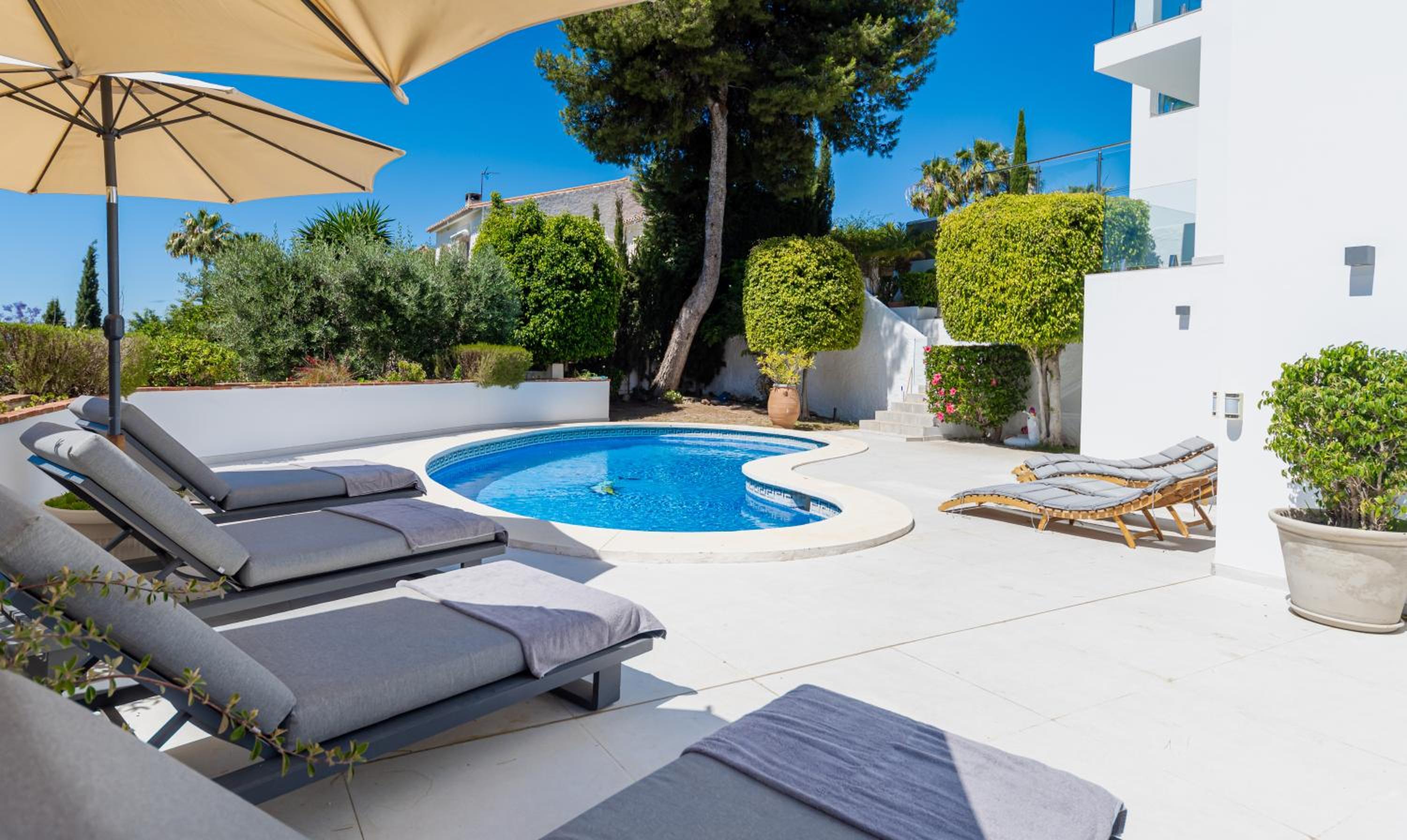 Wonderful Villa Near Beach with Mediterranean Views