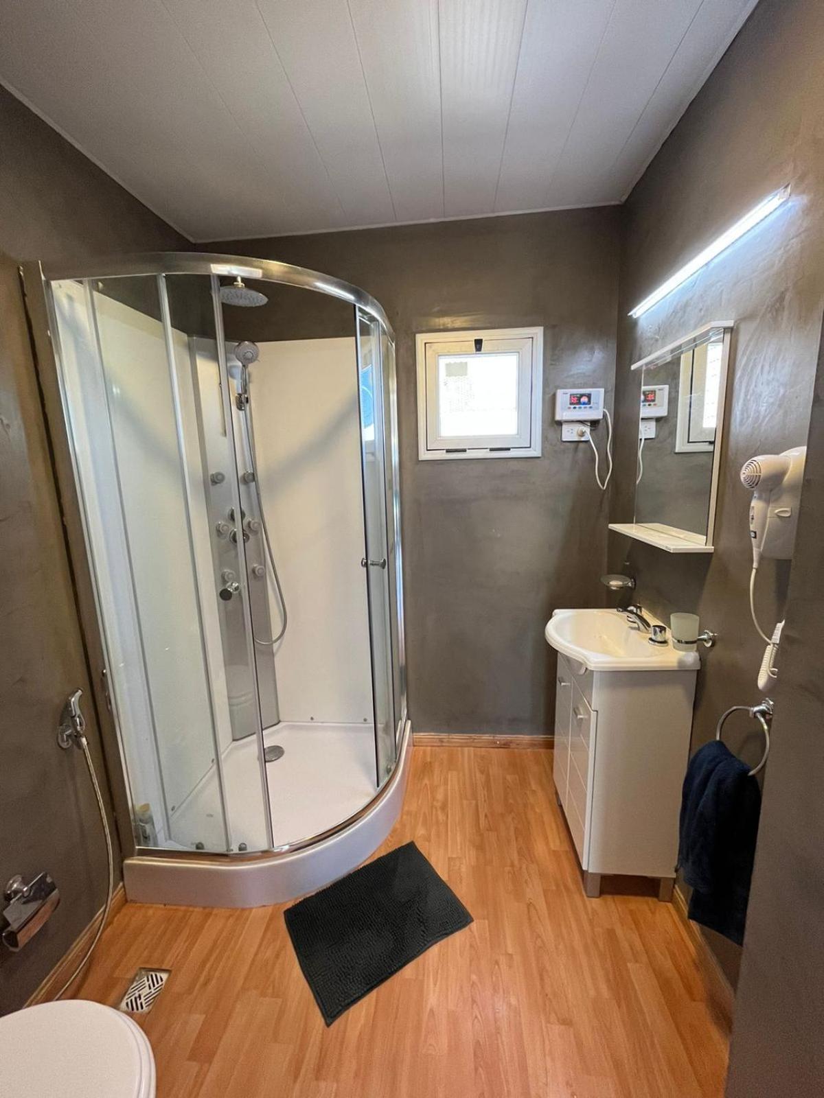 Casa quinta sustentable con asador, jardín y piscina