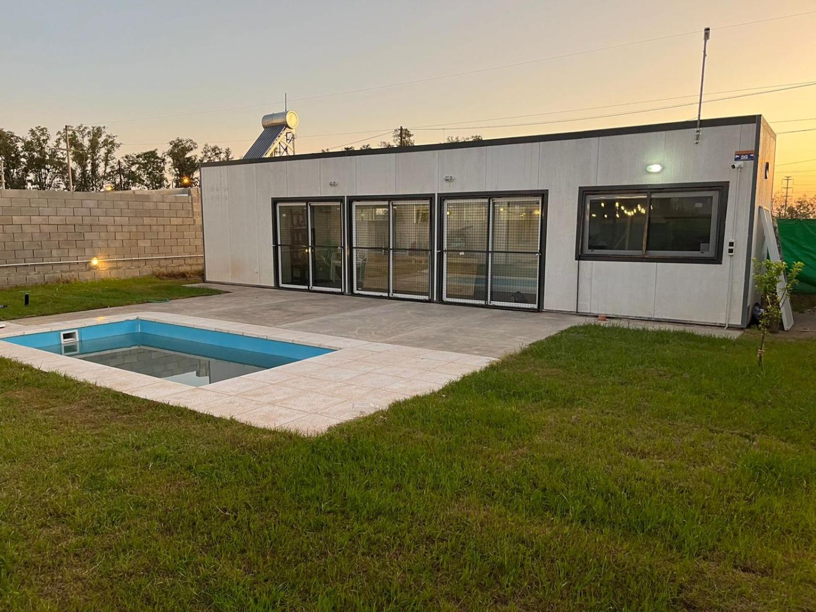 Casa quinta sustentable con asador, jardín y piscina