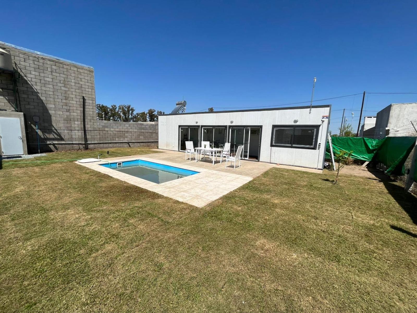 Casa quinta sustentable con asador, jardín y piscina