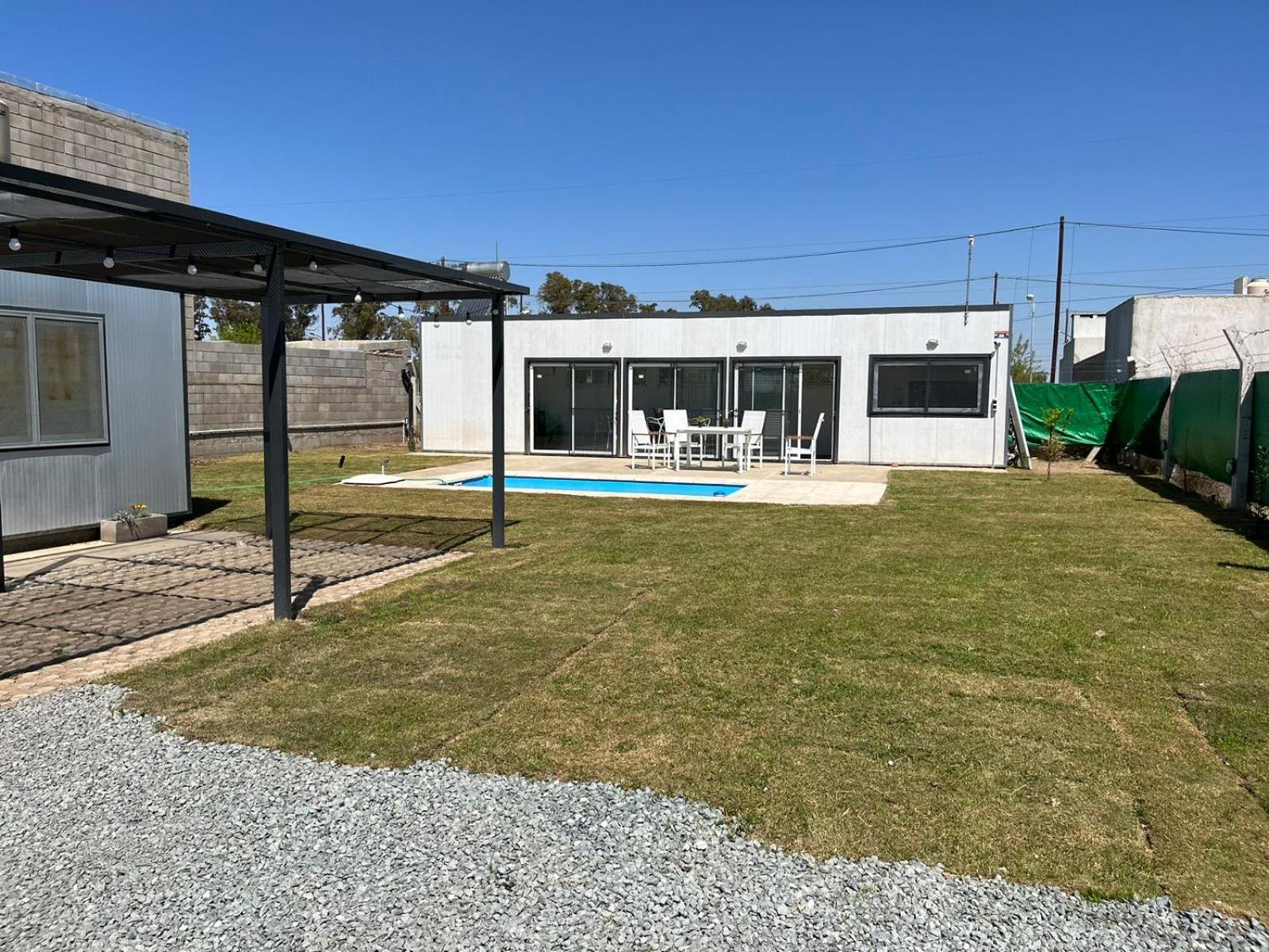 Casa quinta sustentable con asador, jardín y piscina